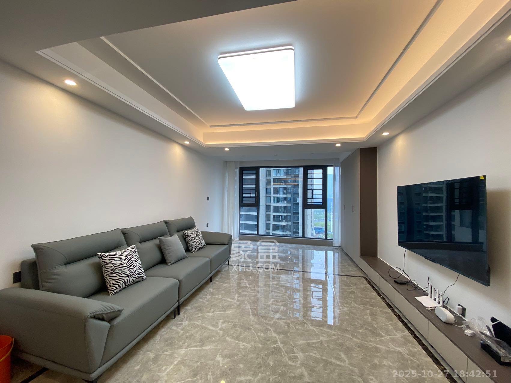 绿地V岛  4室2厅2卫    4500.0元/月 绿地V岛  4室2厅2卫    4500.0元/月室内图1