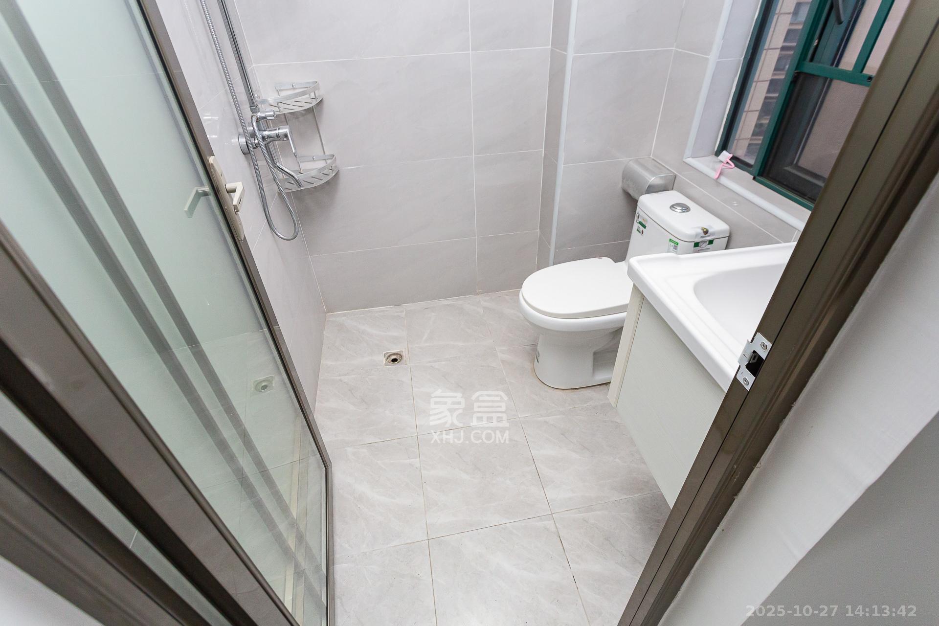 金湘苑(星澜之悦)  4室2厅2卫    71.0万 金湘苑(星澜之悦)  4室2厅2卫    71.0万卫生间