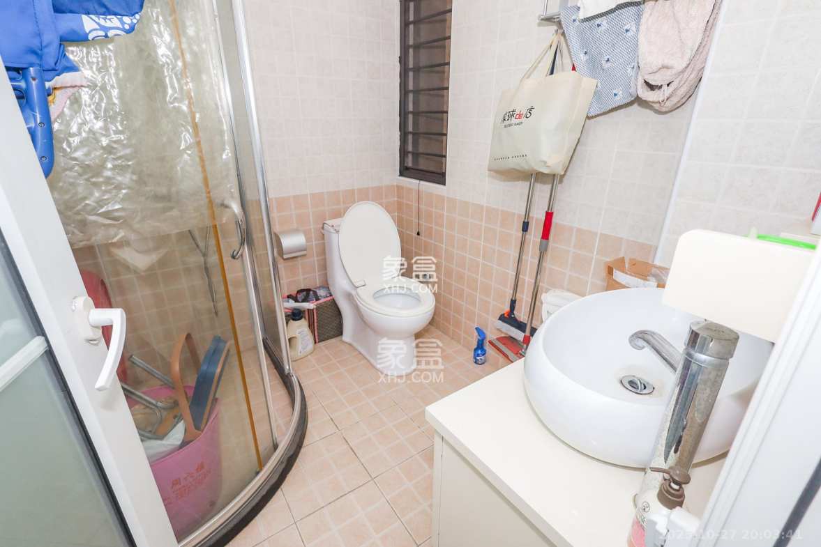 阳光丽城一期 4室2厅2卫 158.0万 阳光丽城一期 4室2厅2卫 158.0万卫生间