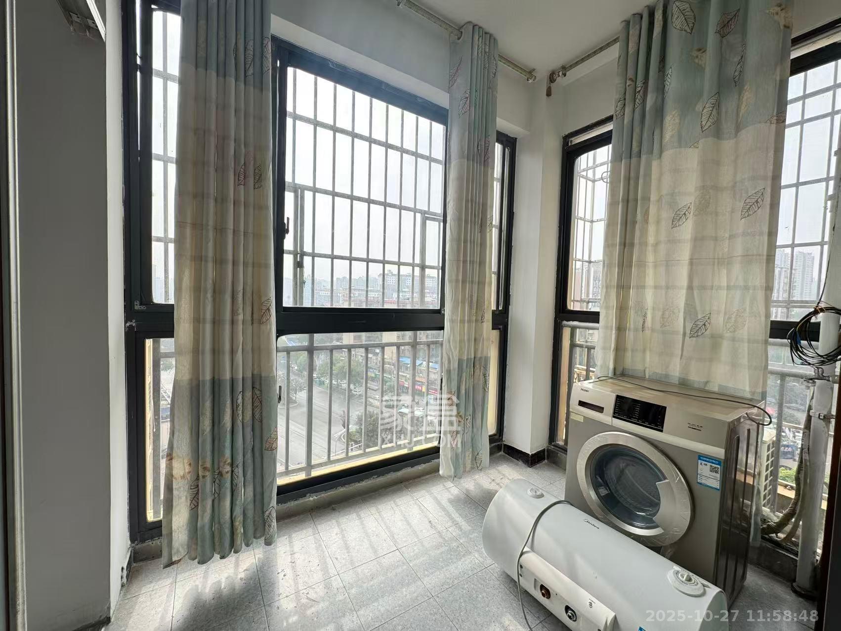 上海城小区  2室2厅1卫    2000.0元/月室内图