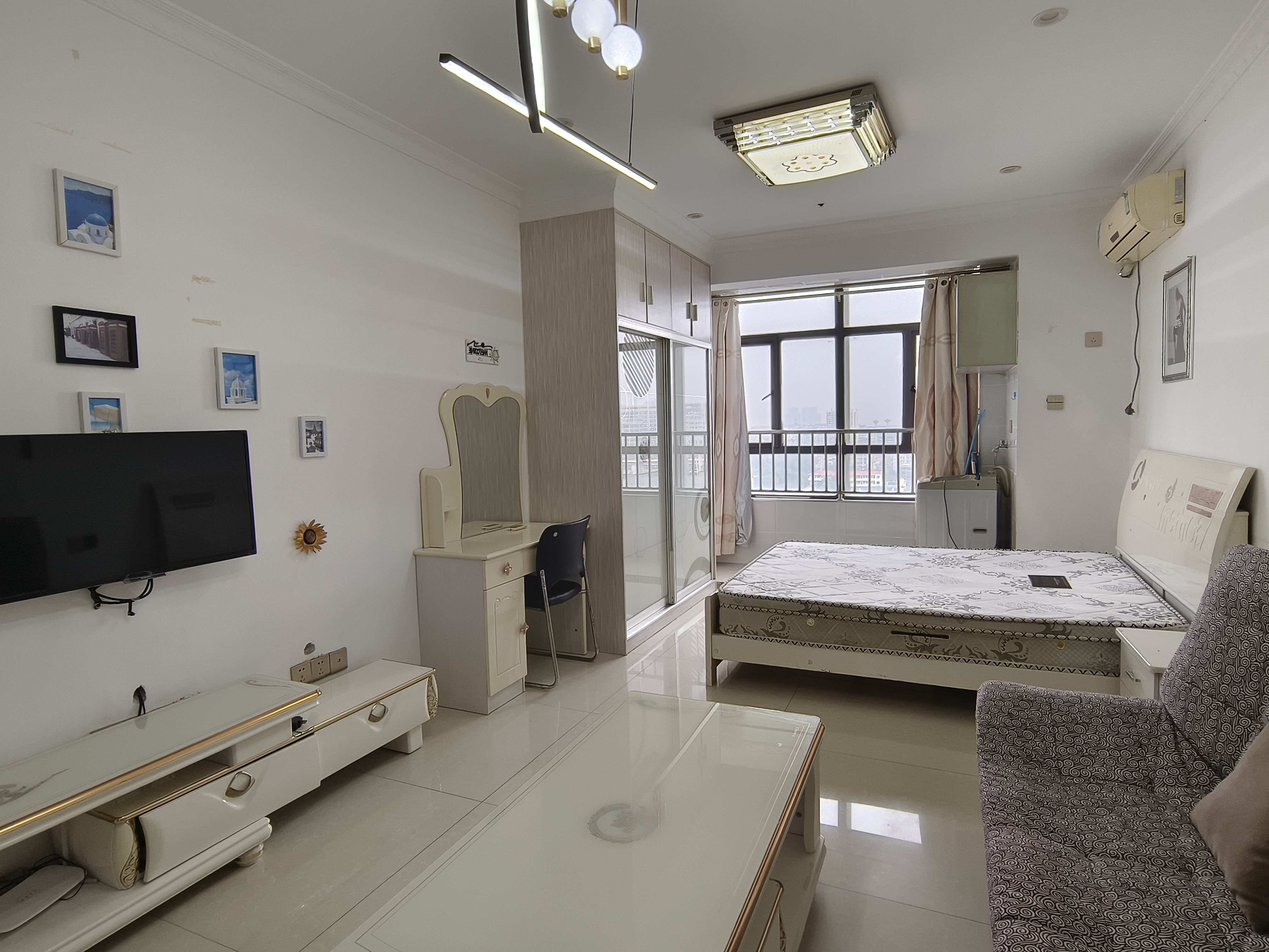 梓山湖公馆  1室1厅1卫    19.8万客厅