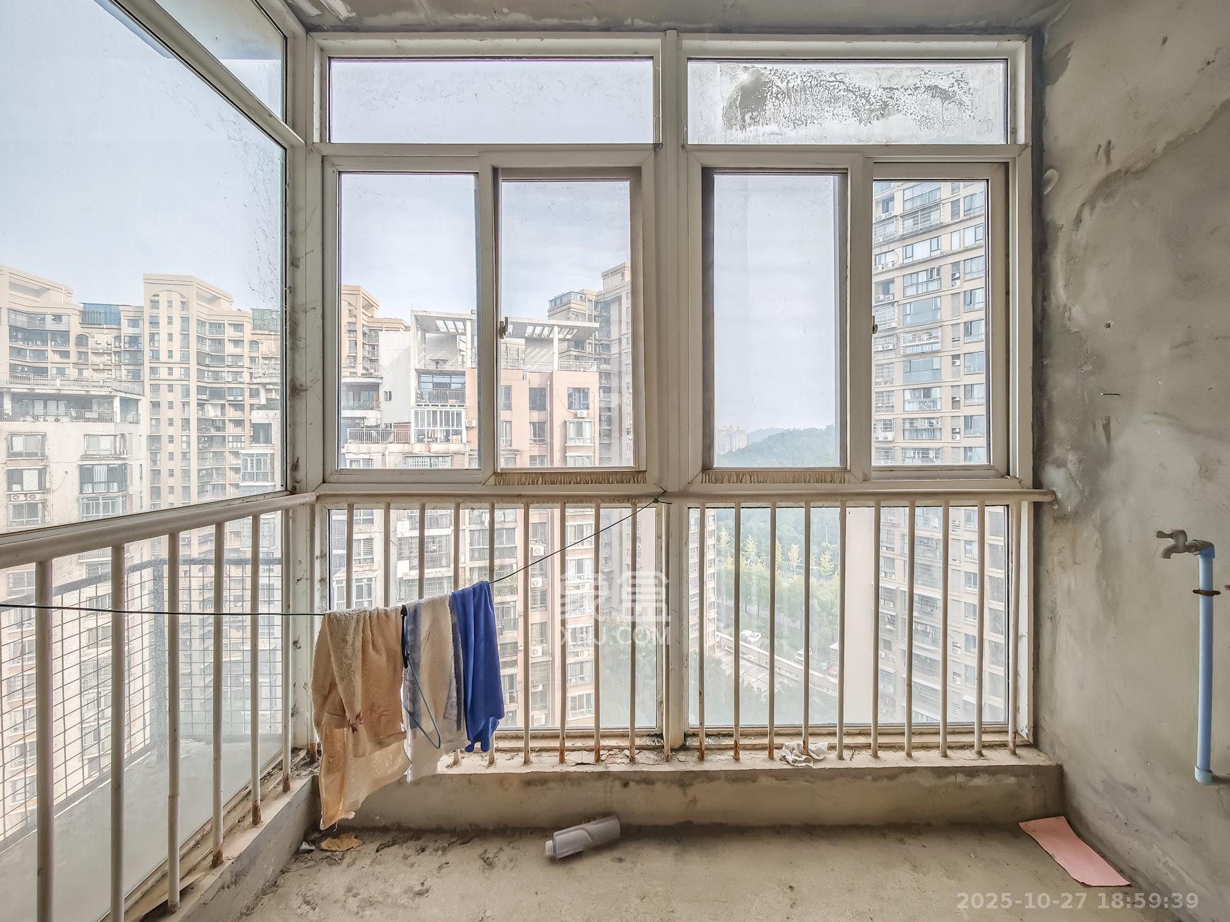 山语城一期  3室2厅2卫    90.0万阳台