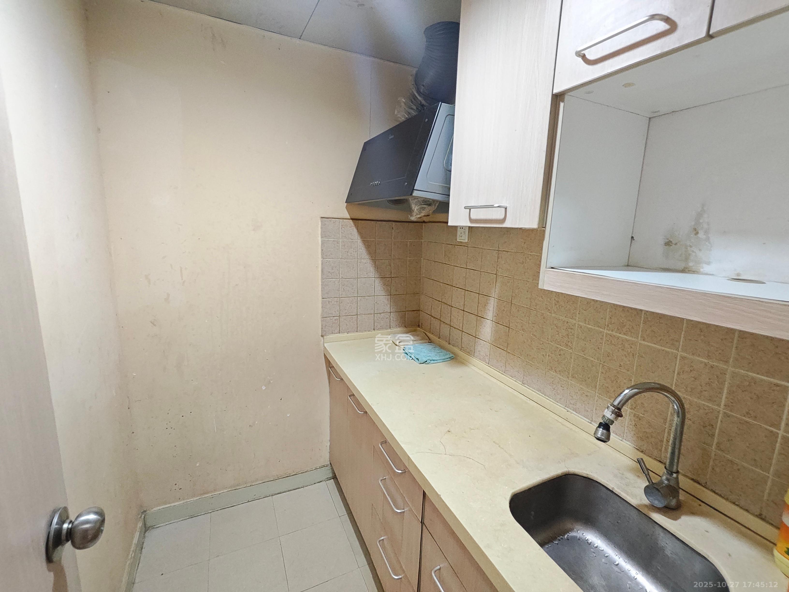 远大麓园  1室0厅1卫    1400.0元/月 远大麓园  1室0厅1卫    1400.0元/月室内图