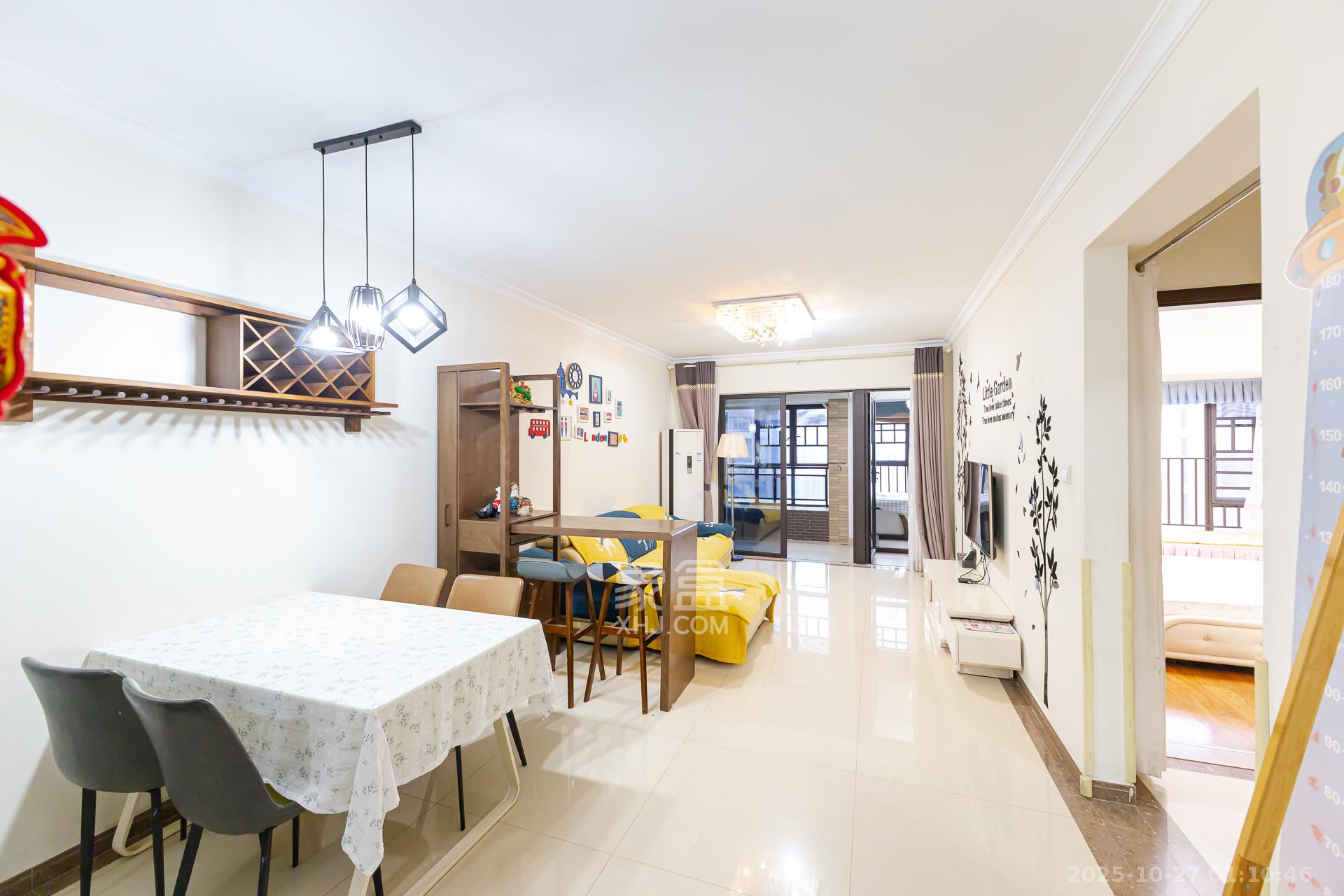 时代倾城一期  2室2厅1卫    59.8万 时代倾城一期  2室2厅1卫    59.8万客厅