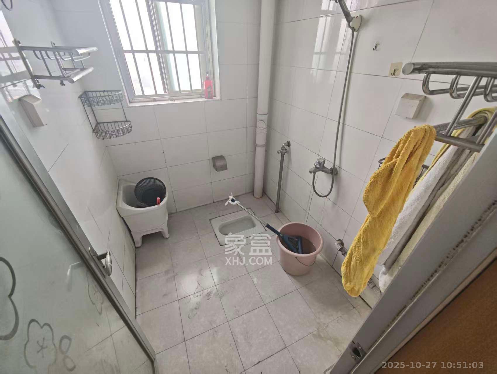 龙王港社区  2室2厅1卫    2400.0元/月 龙王港社区  2室2厅1卫    2400.0元/月室内图