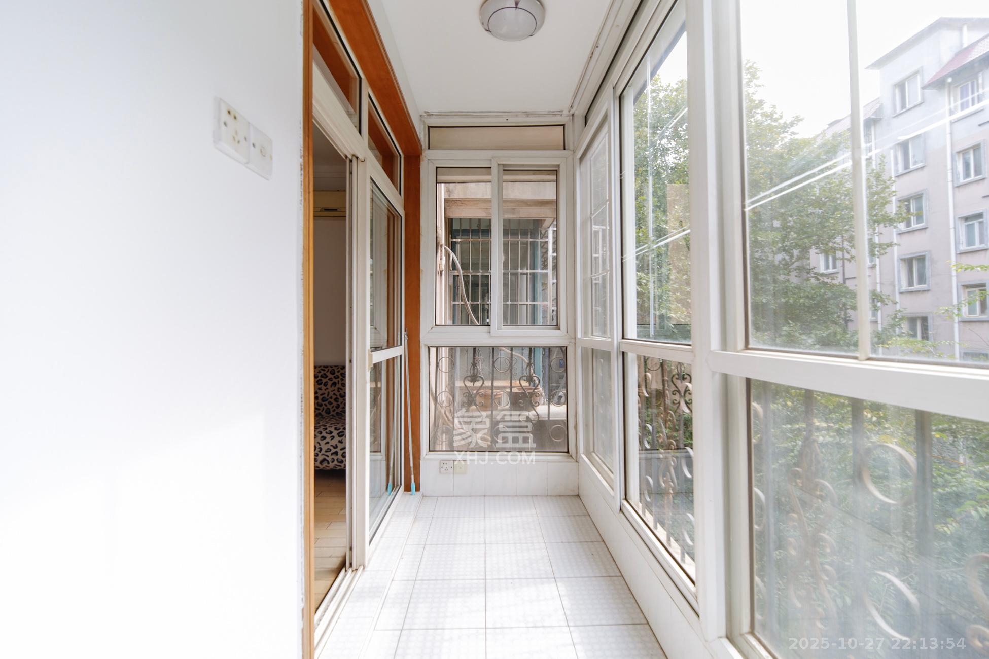 融城花苑  3室2厅2卫    56.8万阳台