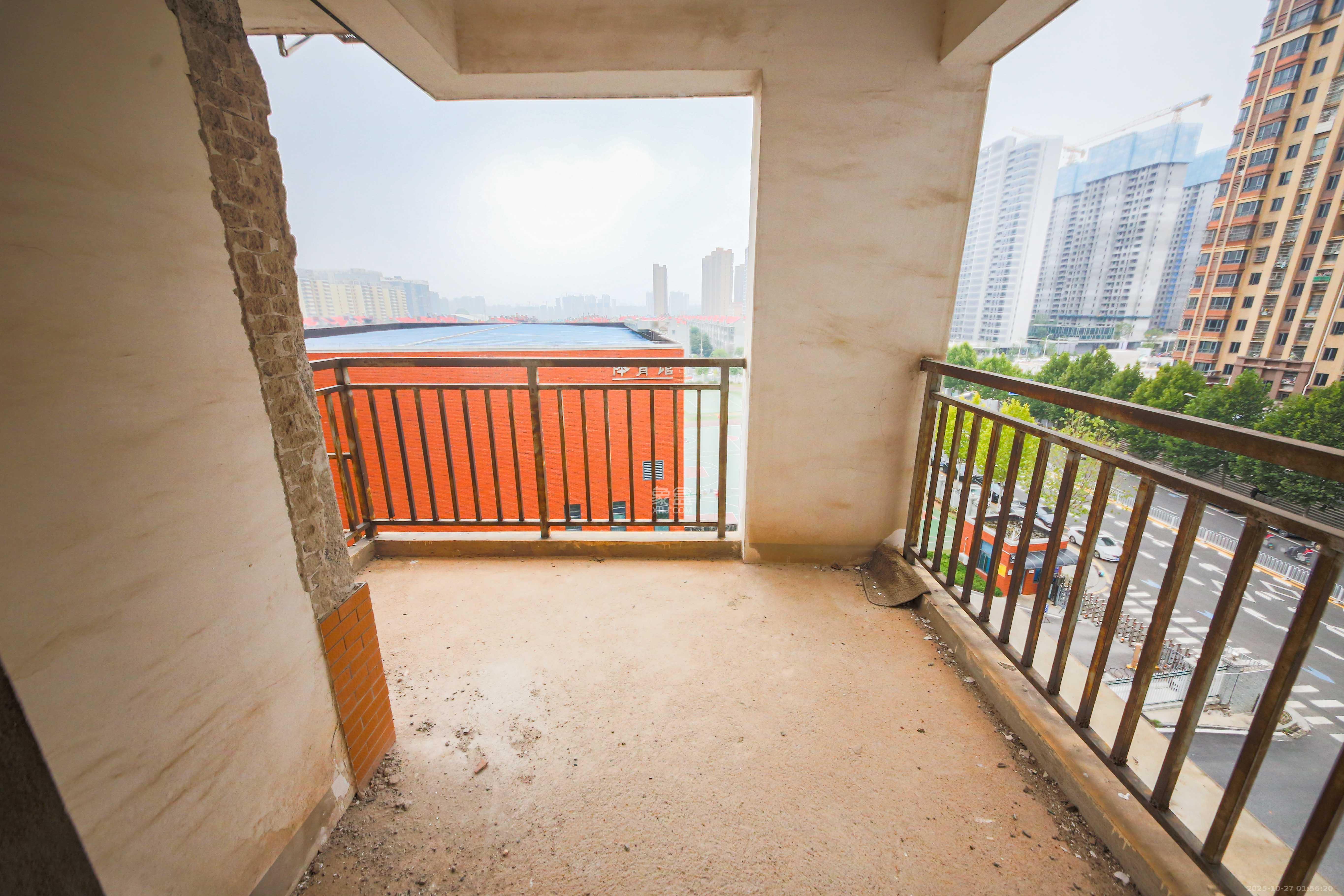 湘府名邸（同力家园）  3室2厅2卫    80.0万阳台