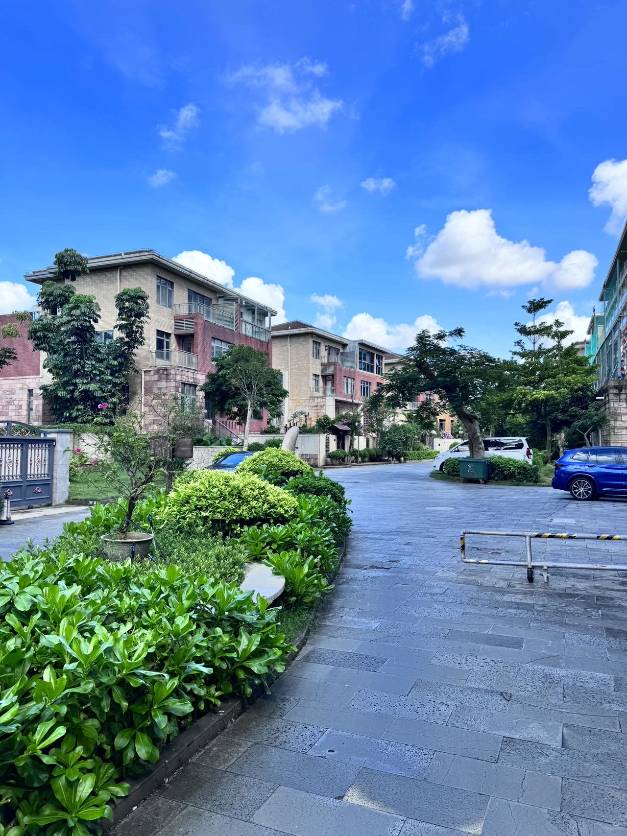 龙墅湾  1室0厅0卫    1070.0万客厅