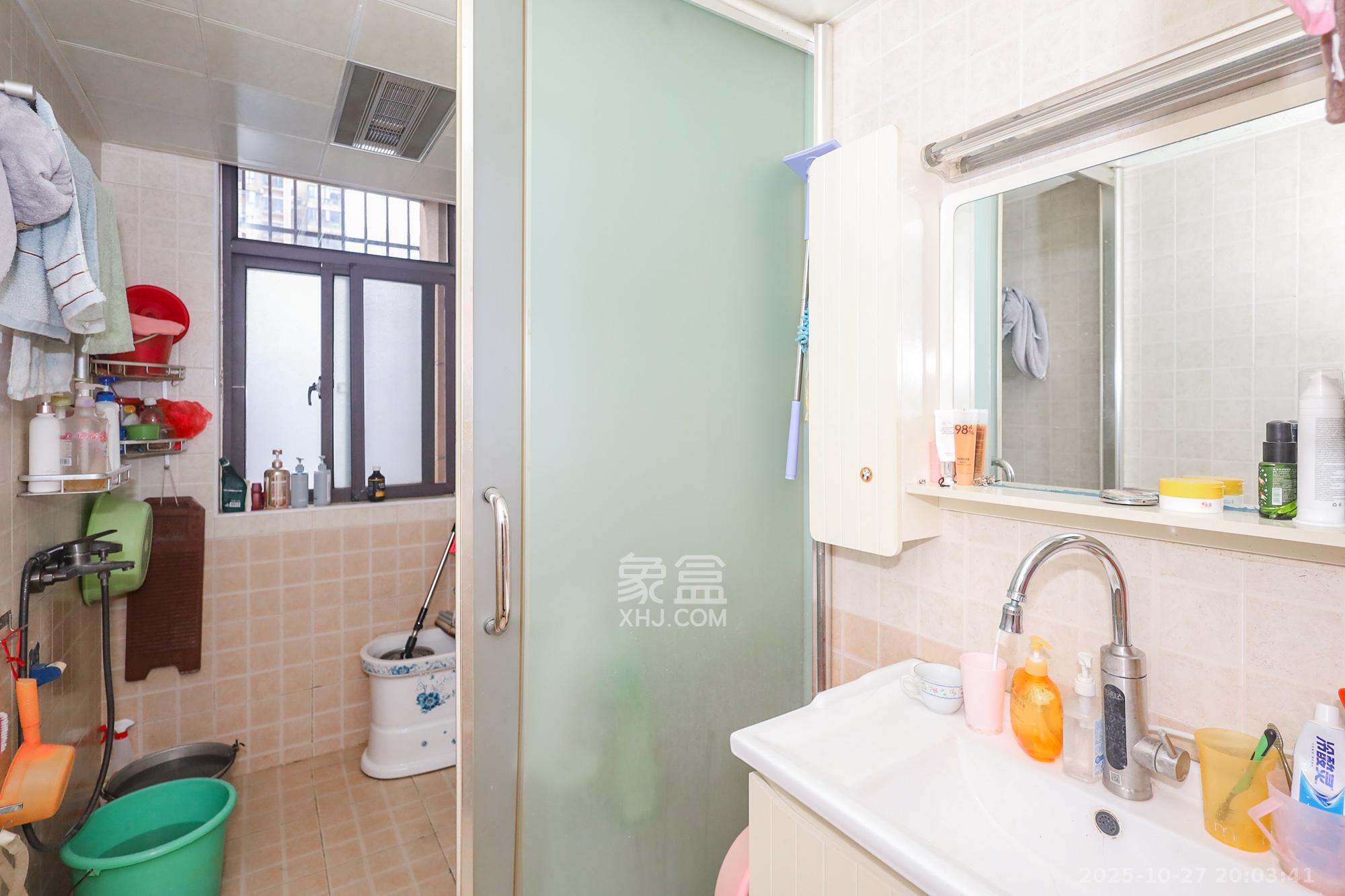 阳光丽城一期  4室2厅2卫    158.0万卫生间