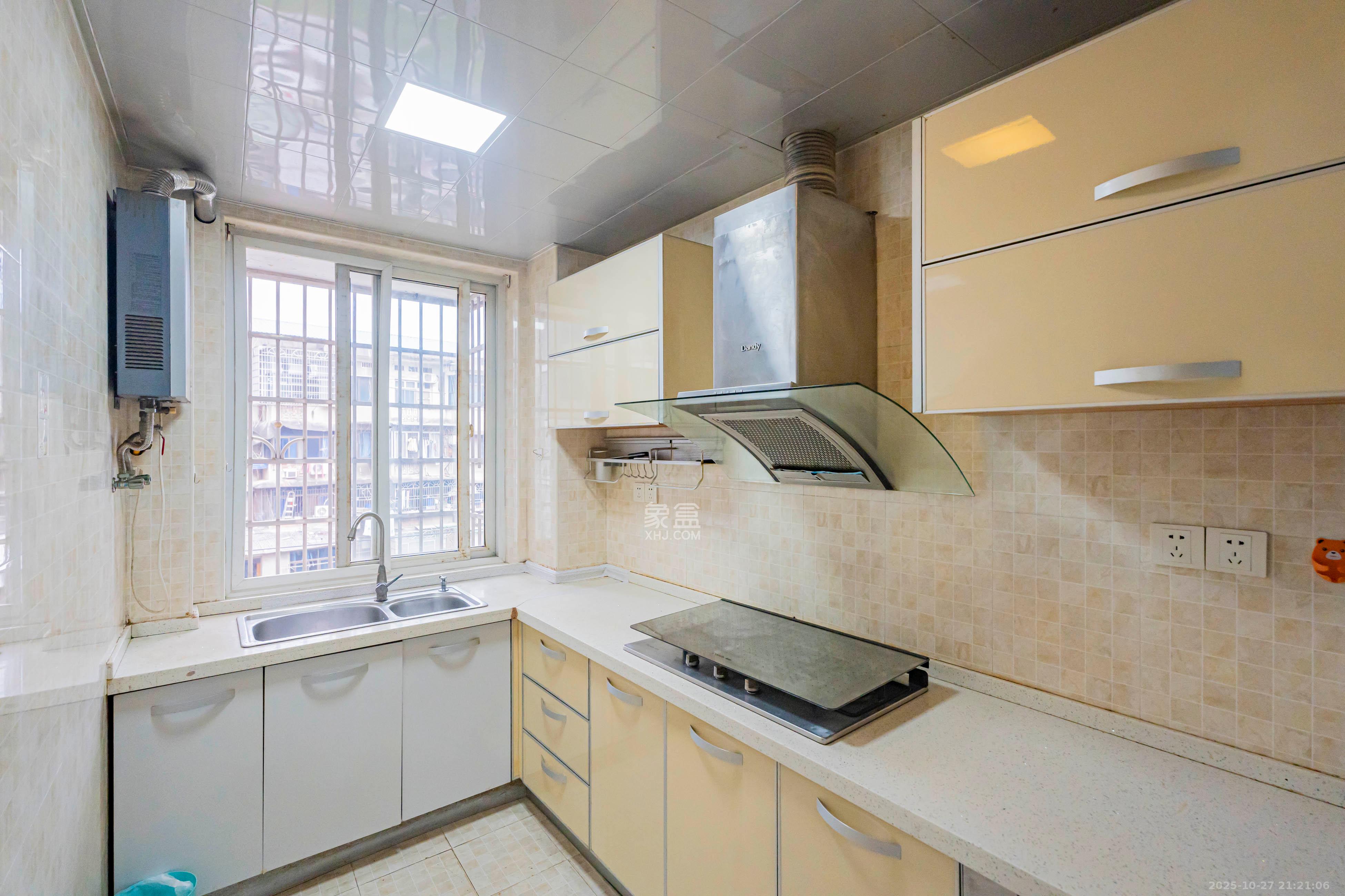 聚英阁  4室2厅2卫    86.0万厨房