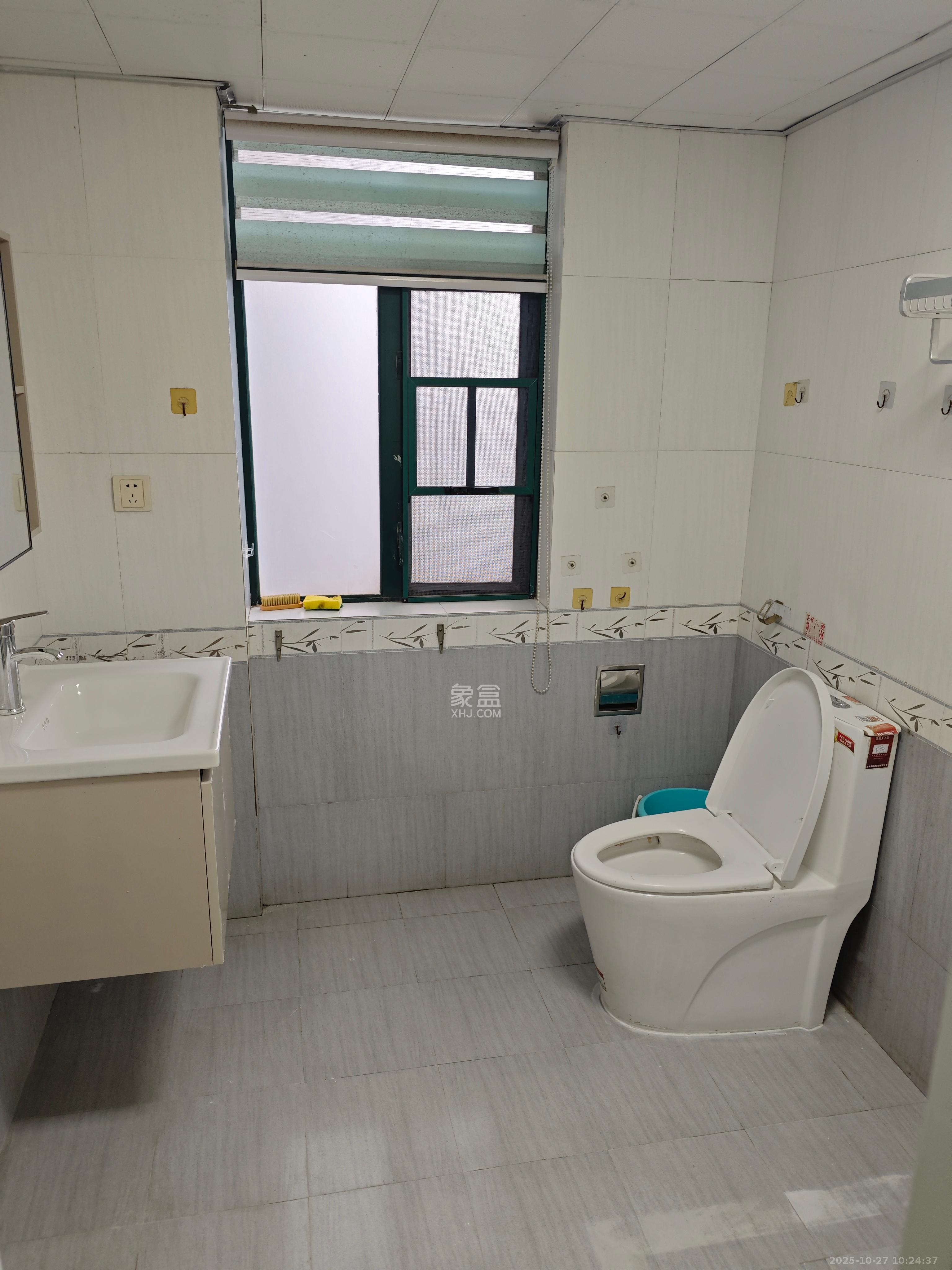 王府花园  3室2厅2卫    3300.0元/月 王府花园  3室2厅2卫    3300.0元/月室内图