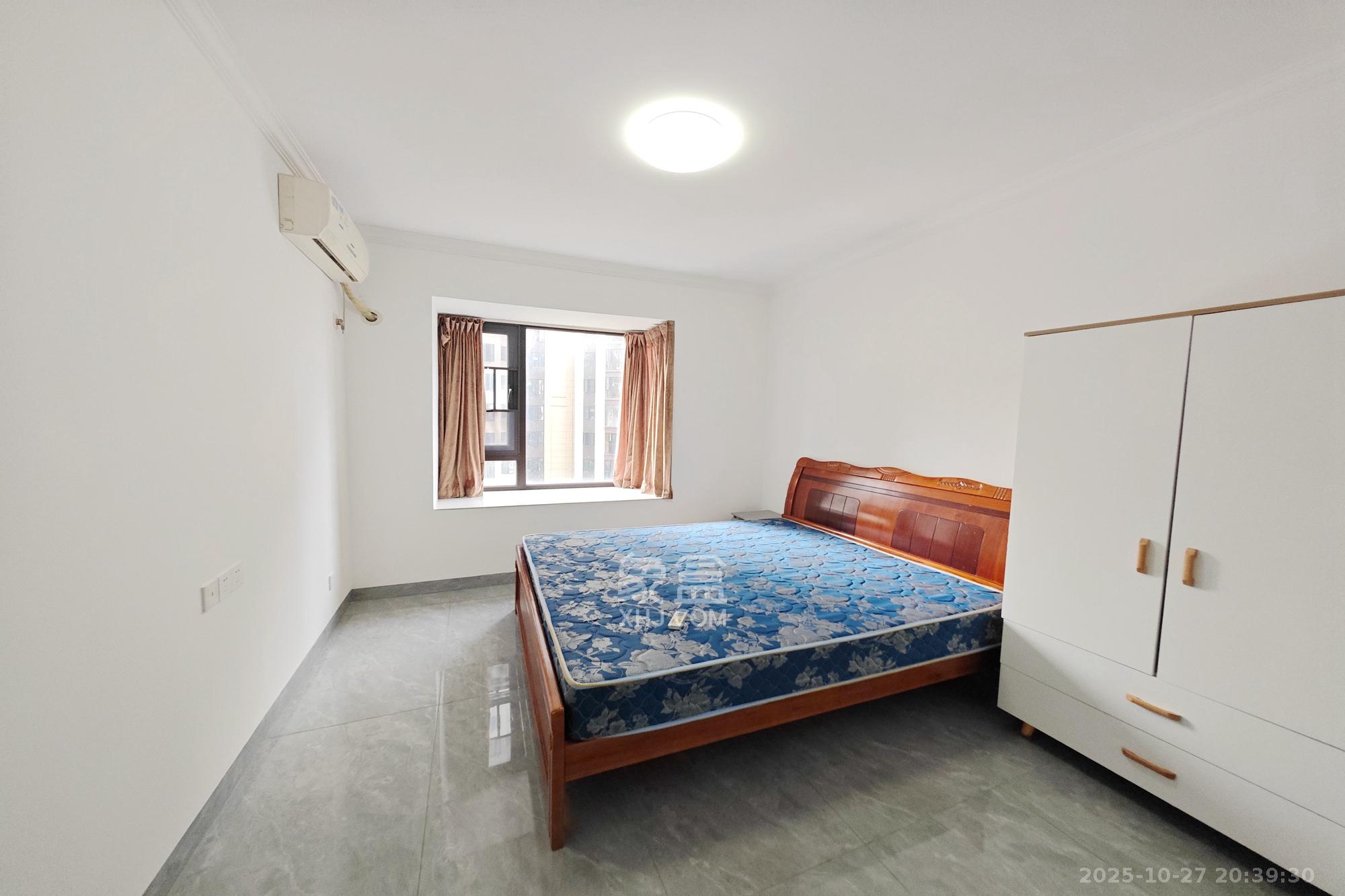 保利大都汇四期  3室2厅1卫    129.0万 保利大都汇四期  3室2厅1卫    129.0万卧室