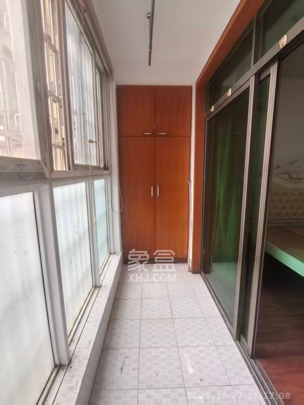 麓谷加州阳光  3室2厅1卫    2200.0元/月 麓谷加州阳光  3室2厅1卫    2200.0元/月室内图