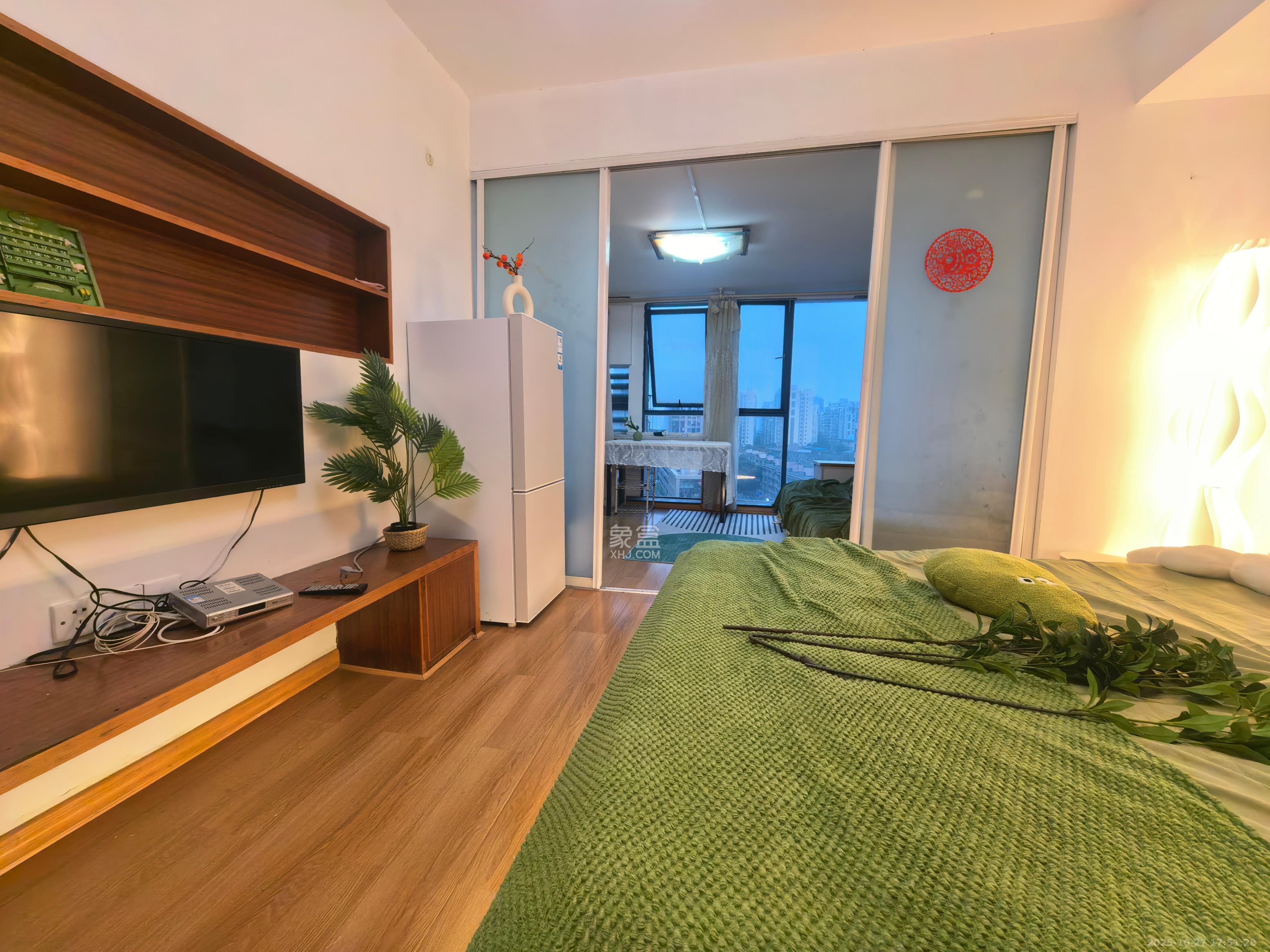 东一国际  1室1厅1卫    1500.0元/月