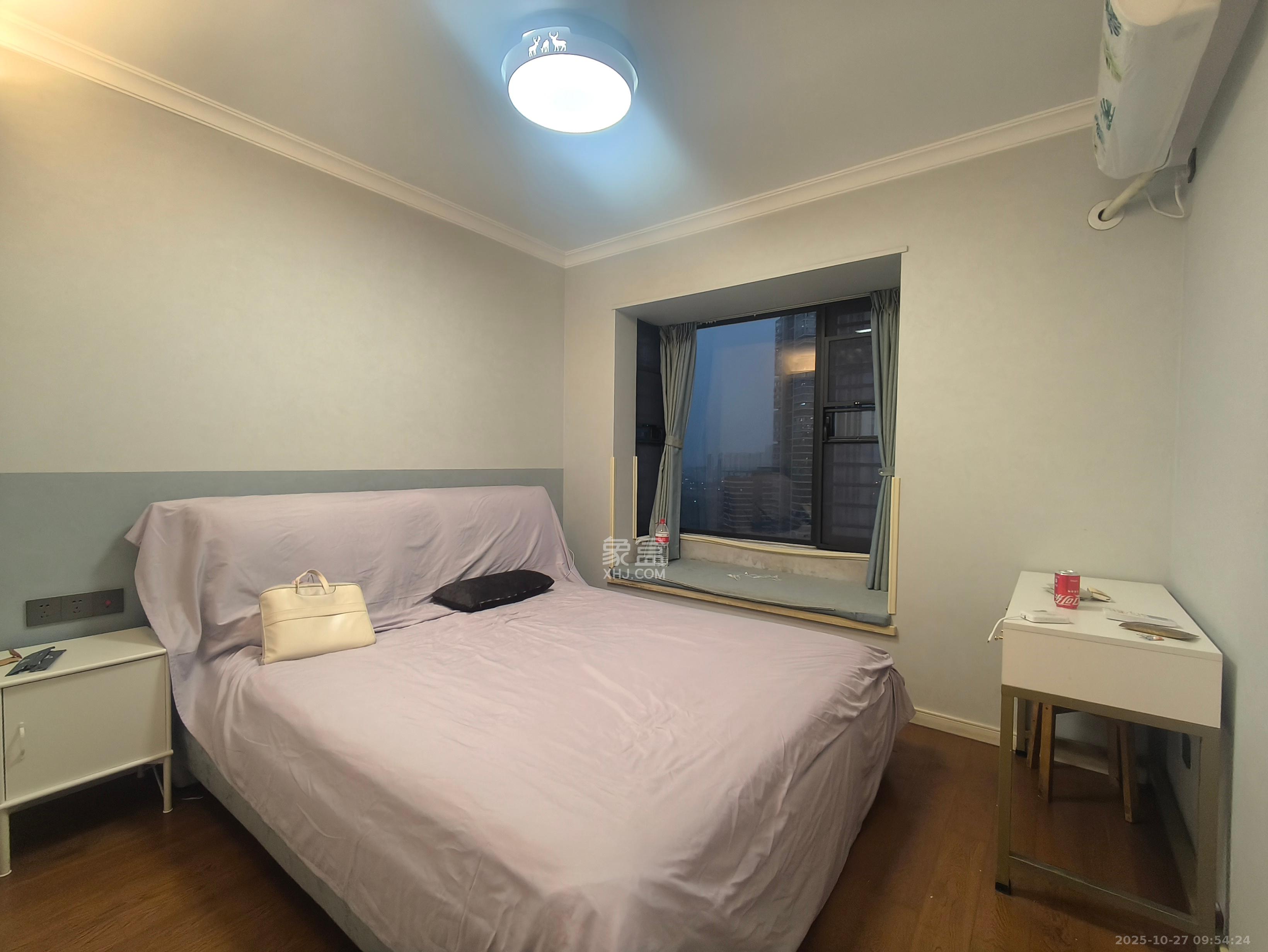 万科魅力之城锋镜里  4室2厅2卫    3400.0元/月室内图