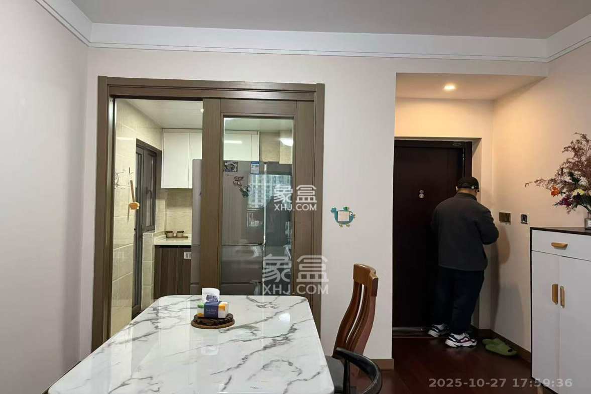 鑫苑芙蓉鑫家  3室2厅1卫    2400.0元/月 鑫苑芙蓉鑫家  3室2厅1卫    2400.0元/月室内图