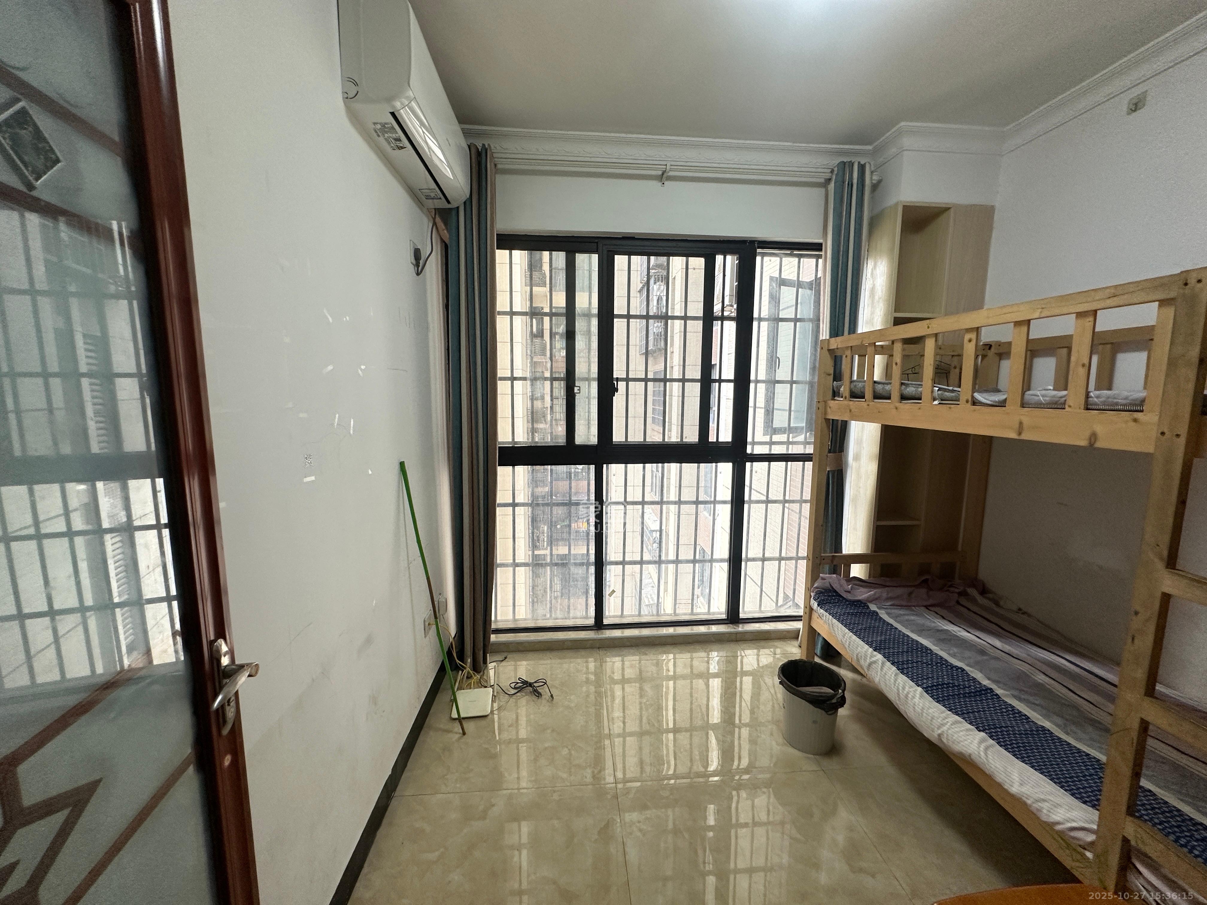 国泰九龙湾  3室2厅1卫    2200.0元/月 国泰九龙湾  3室2厅1卫    2200.0元/月室内图