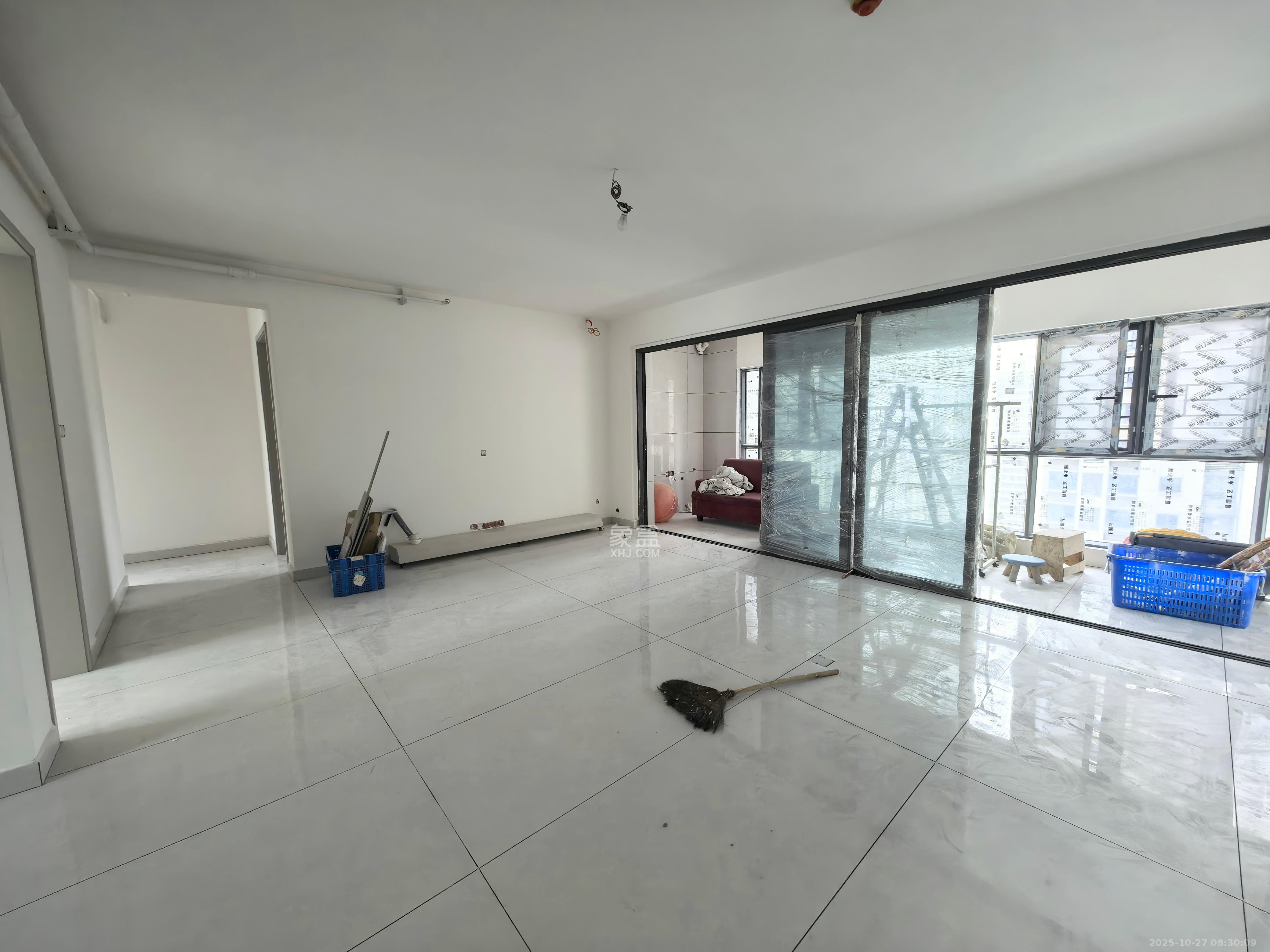 阳光城尚东湾嘉林苑  4室2厅2卫    3200.0元/月 阳光城尚东湾嘉林苑  4室2厅2卫    3200.0元/月室内图1