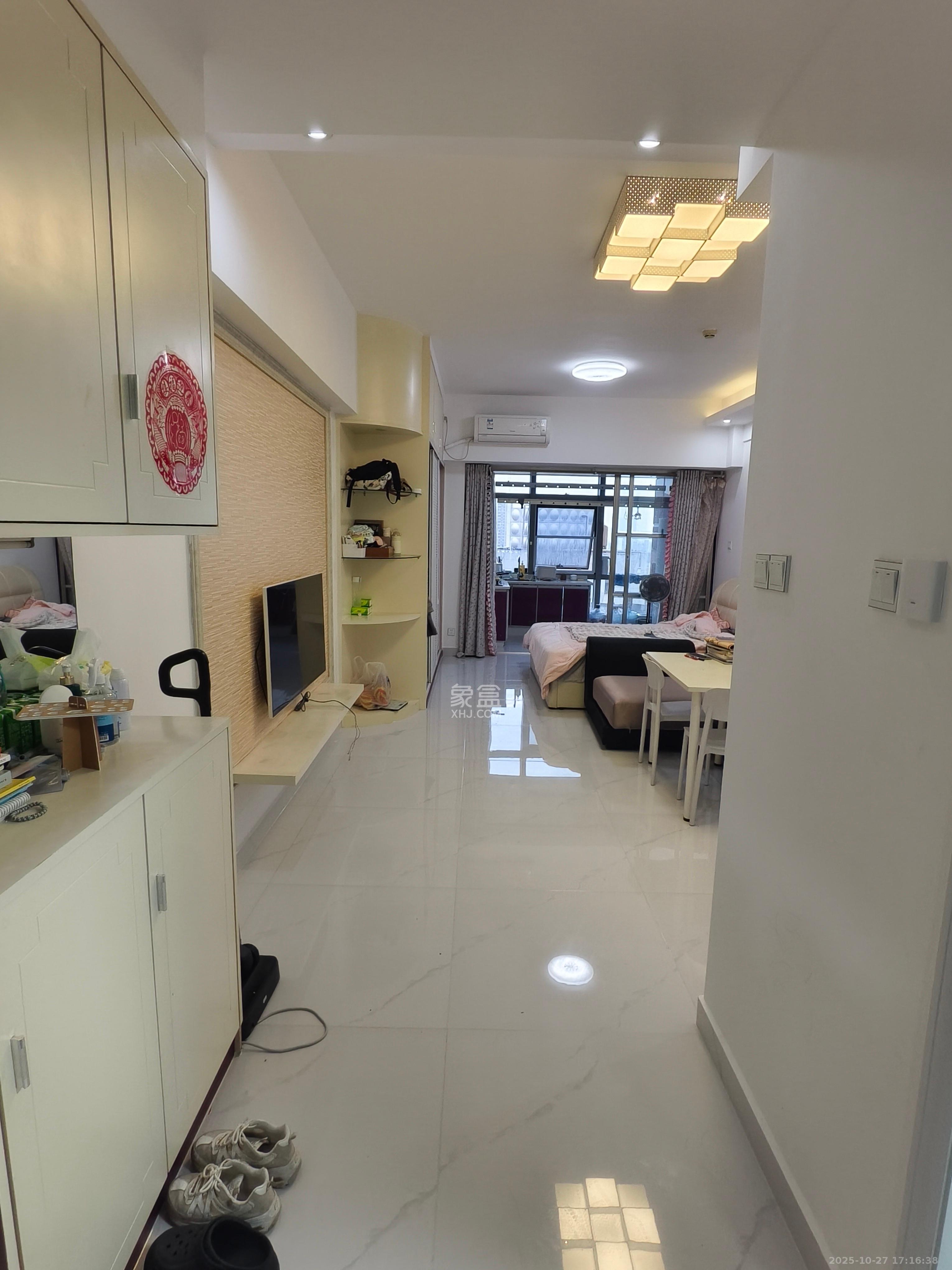 奥克斯广场  1室1厅1卫    1800.0元/月 奥克斯广场  1室1厅1卫    1800.0元/月