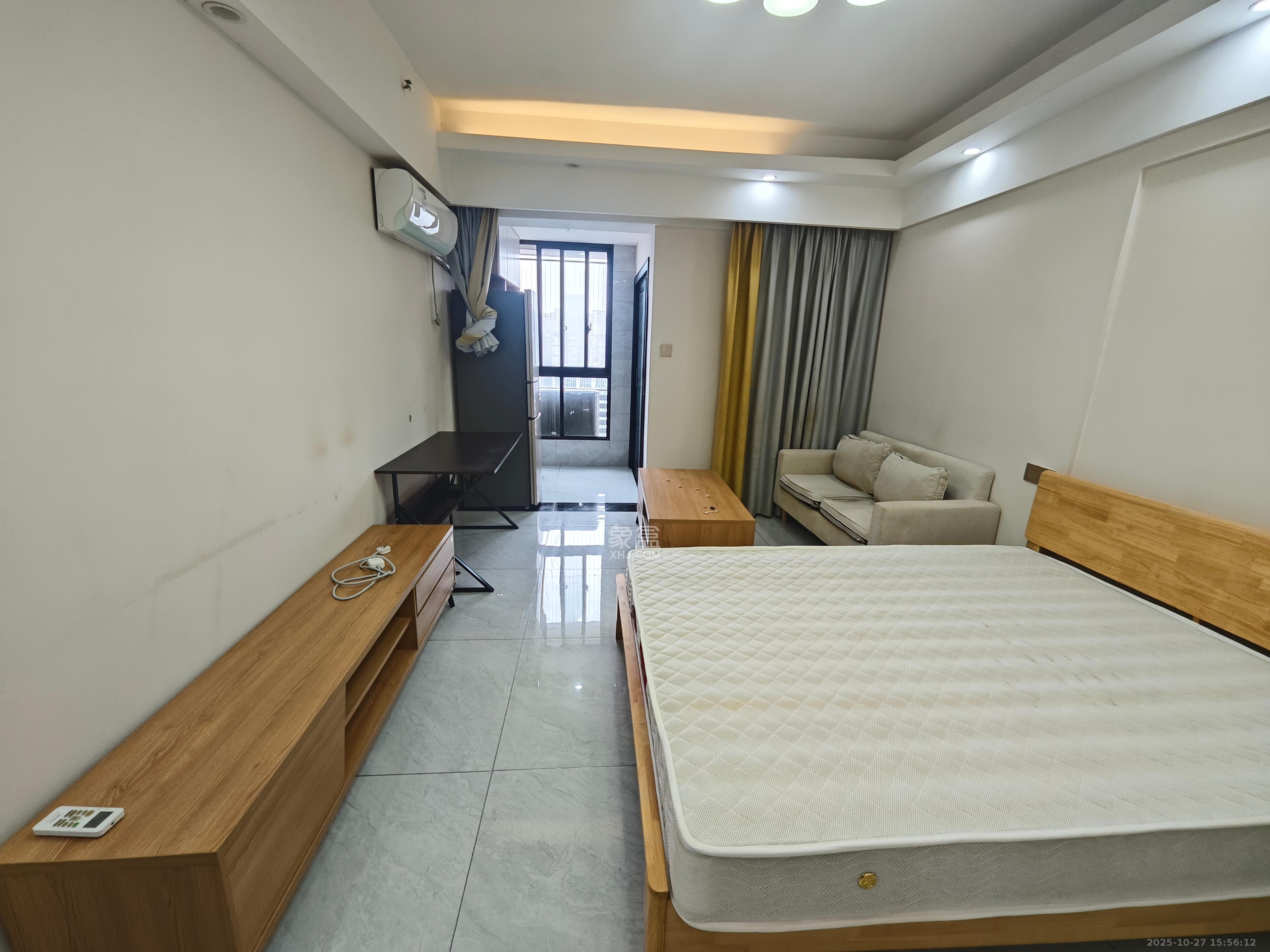 国泰九龙湾  1室1厅1卫    1300.0元/月 国泰九龙湾  1室1厅1卫    1300.0元/月