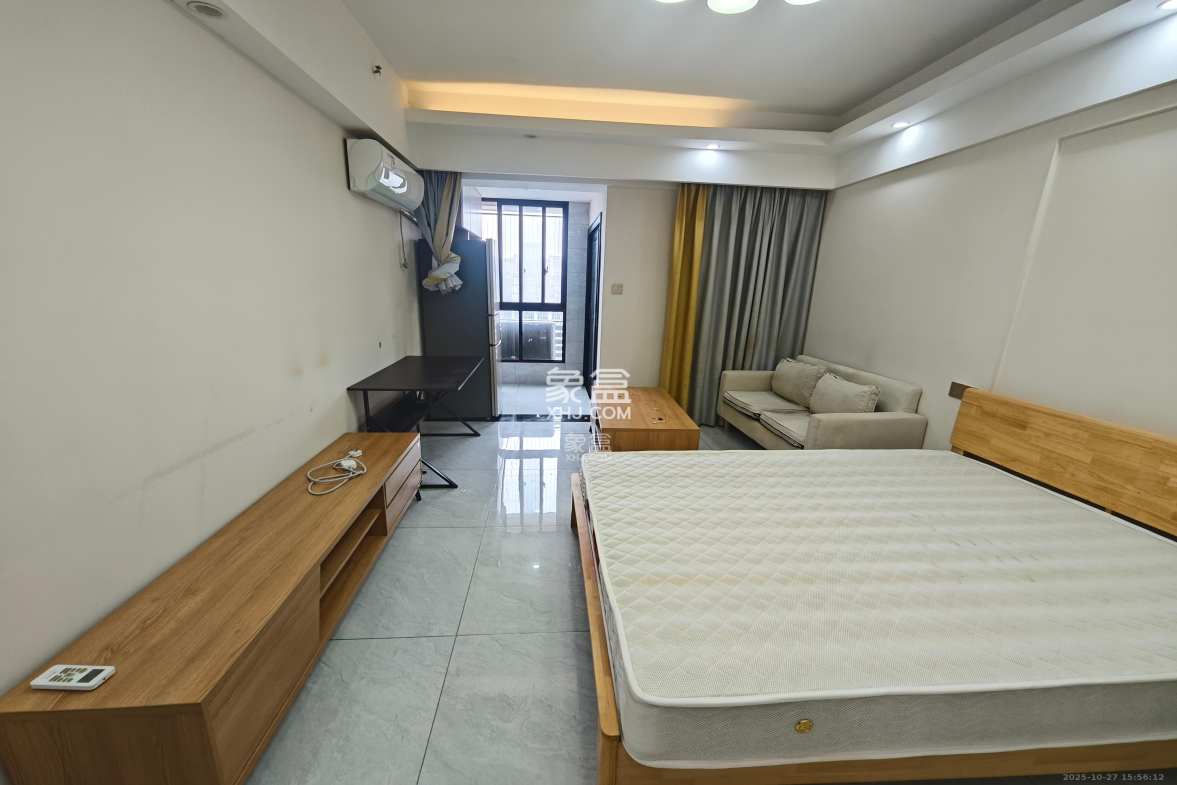 国泰九龙湾  1室1厅1卫    1300.0元/月 国泰九龙湾  1室1厅1卫    1300.0元/月室内图