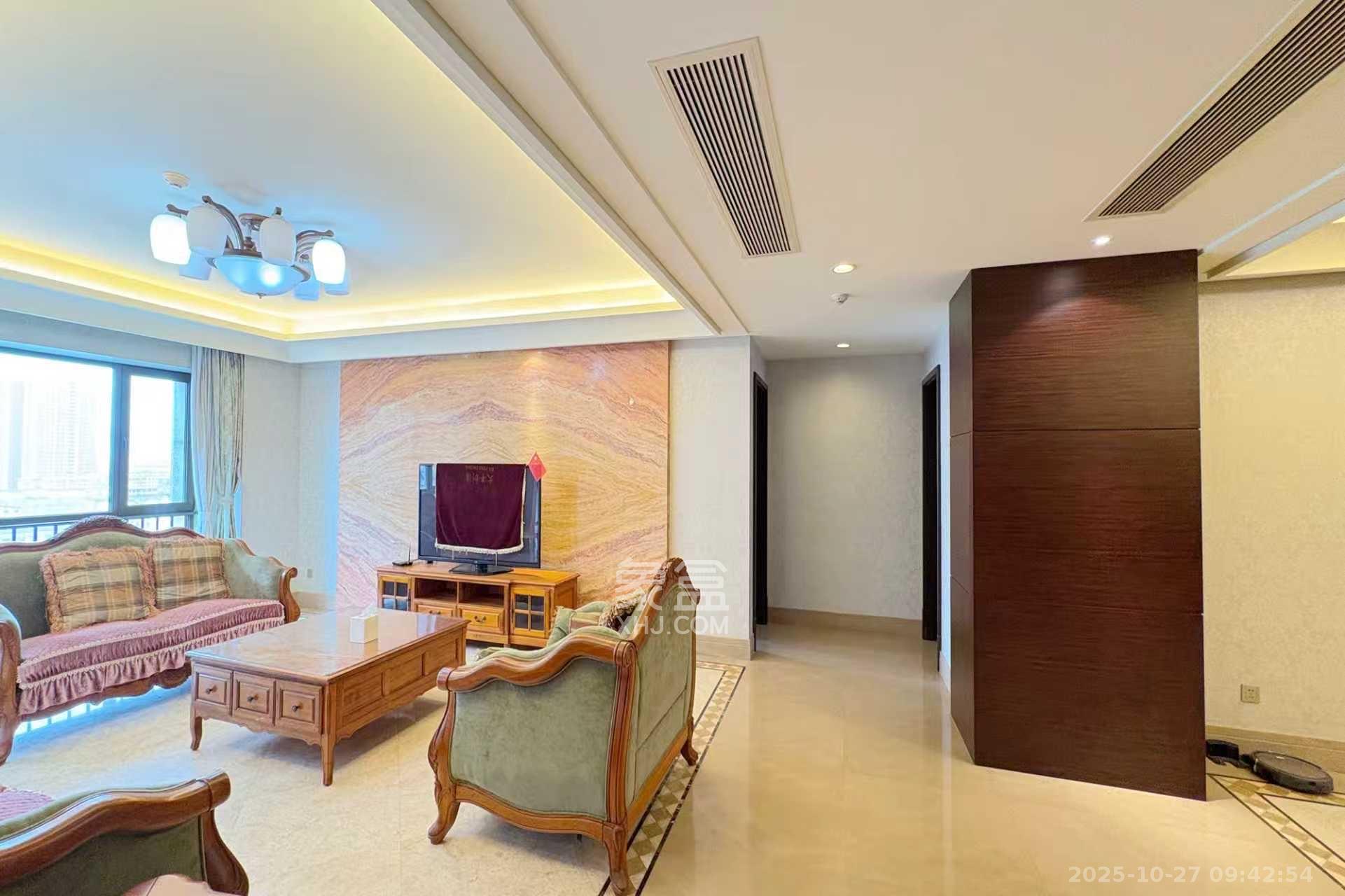 华远华中心  1室2厅1卫    9000.0元/月 华远华中心  1室2厅1卫    9000.0元/月室内图