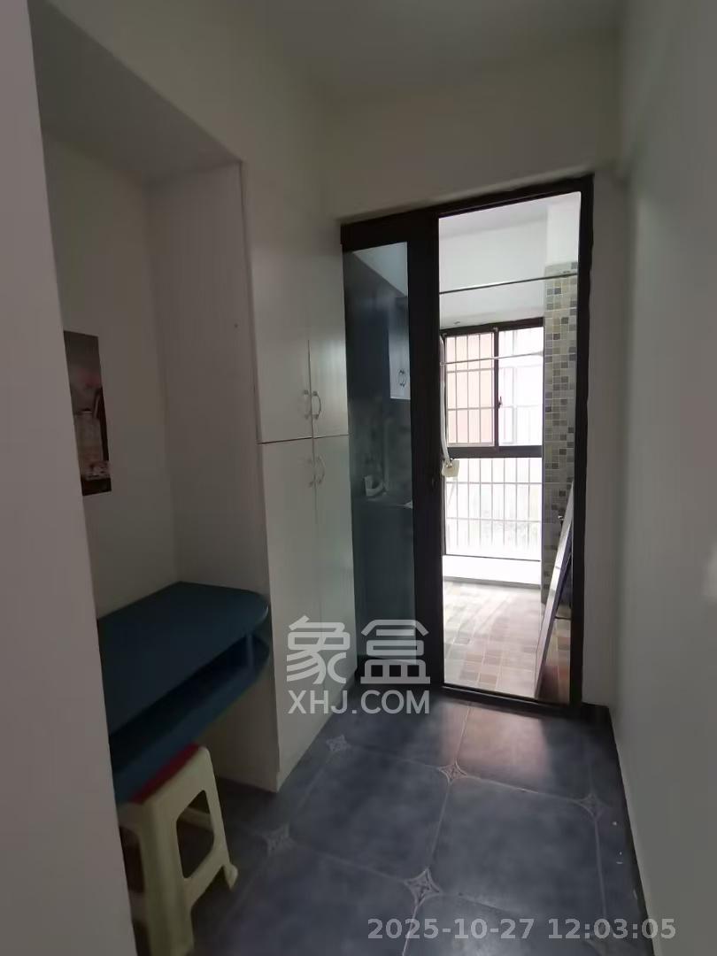 绿地公馆(绿地名邸)  1室1厅1卫    1400.0元/月 绿地公馆(绿地名邸)  1室1厅1卫    1400.0元/月室内图