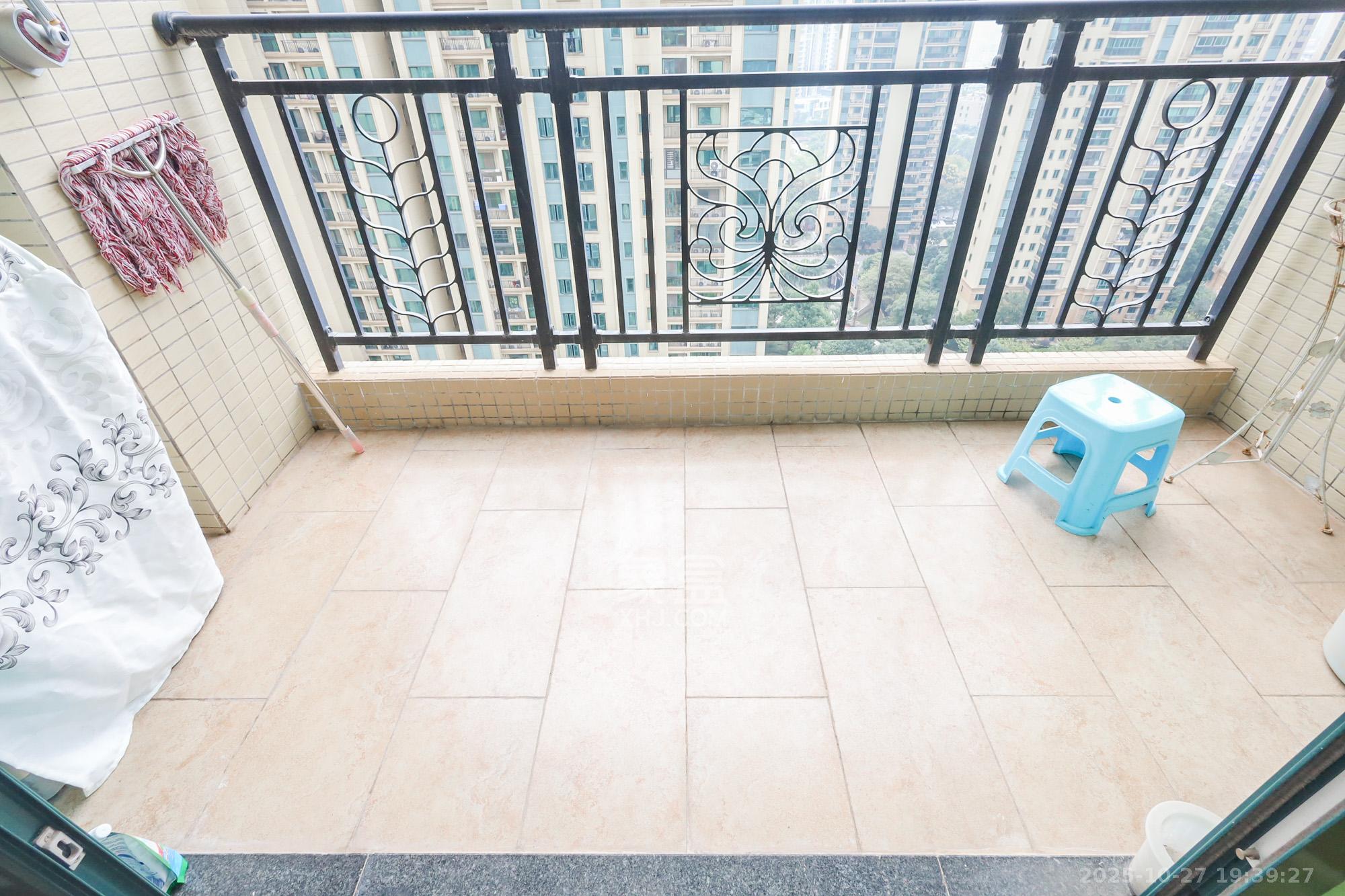 恒大御景湾  1室1厅1卫    80.0万 恒大御景湾  1室1厅1卫    80.0万阳台