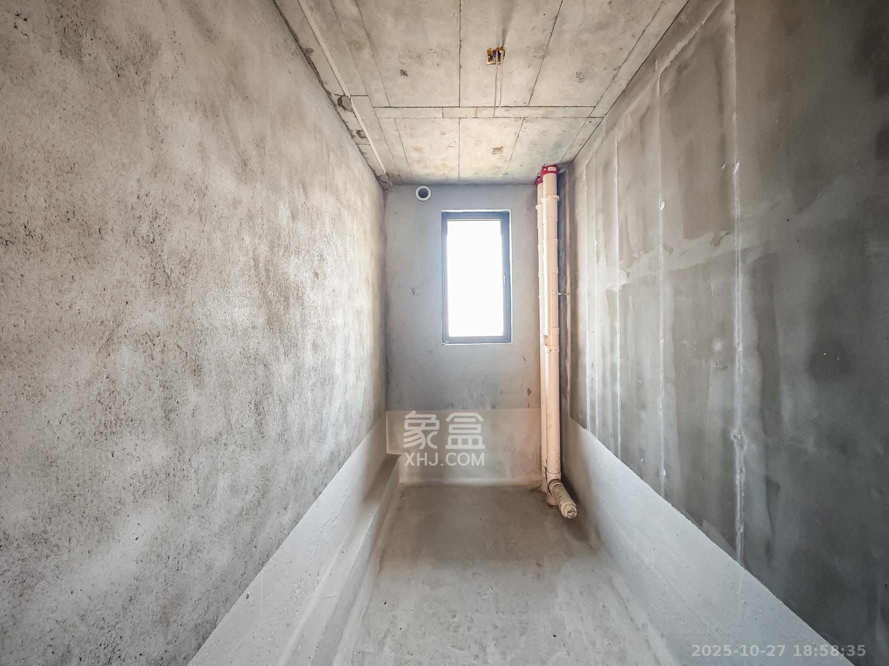 国欣向荣广场  4室2厅2卫    110.0万卫生间