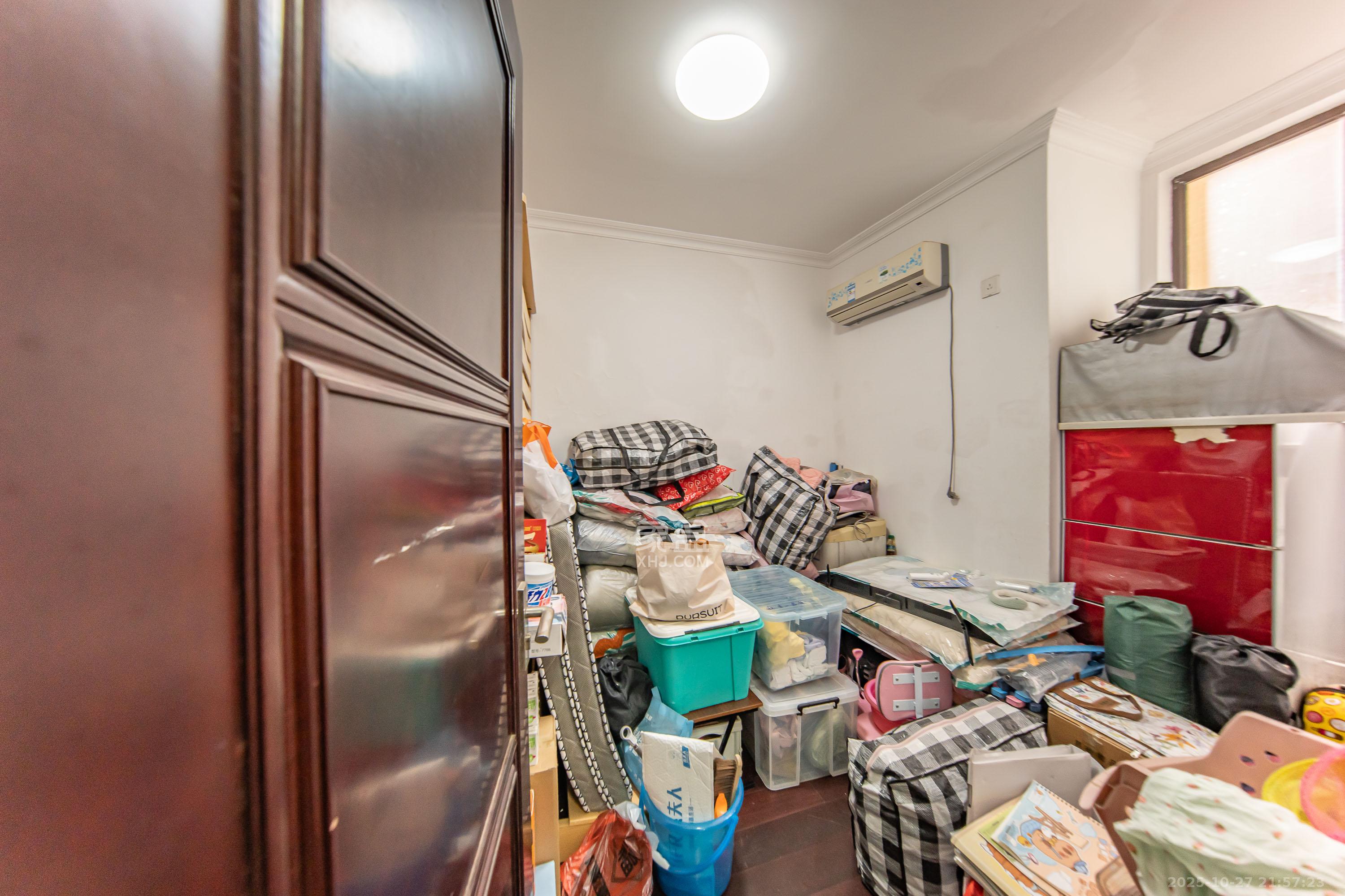 中海国际一期 3室2厅1卫 68.0万 中海国际一期 3室2厅1卫 68.0万卧室