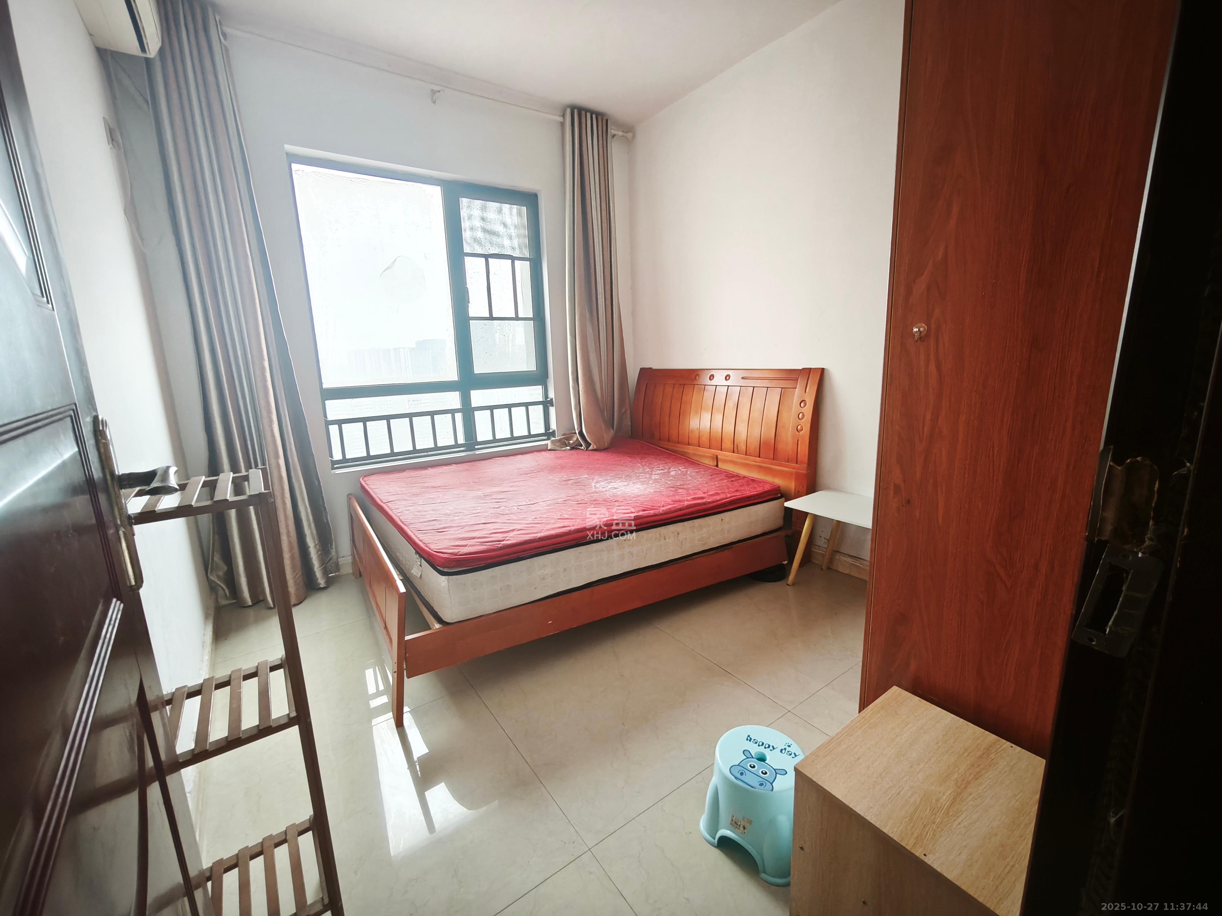 绿地之窗  3室2厅2卫    2000.0元/月室内图