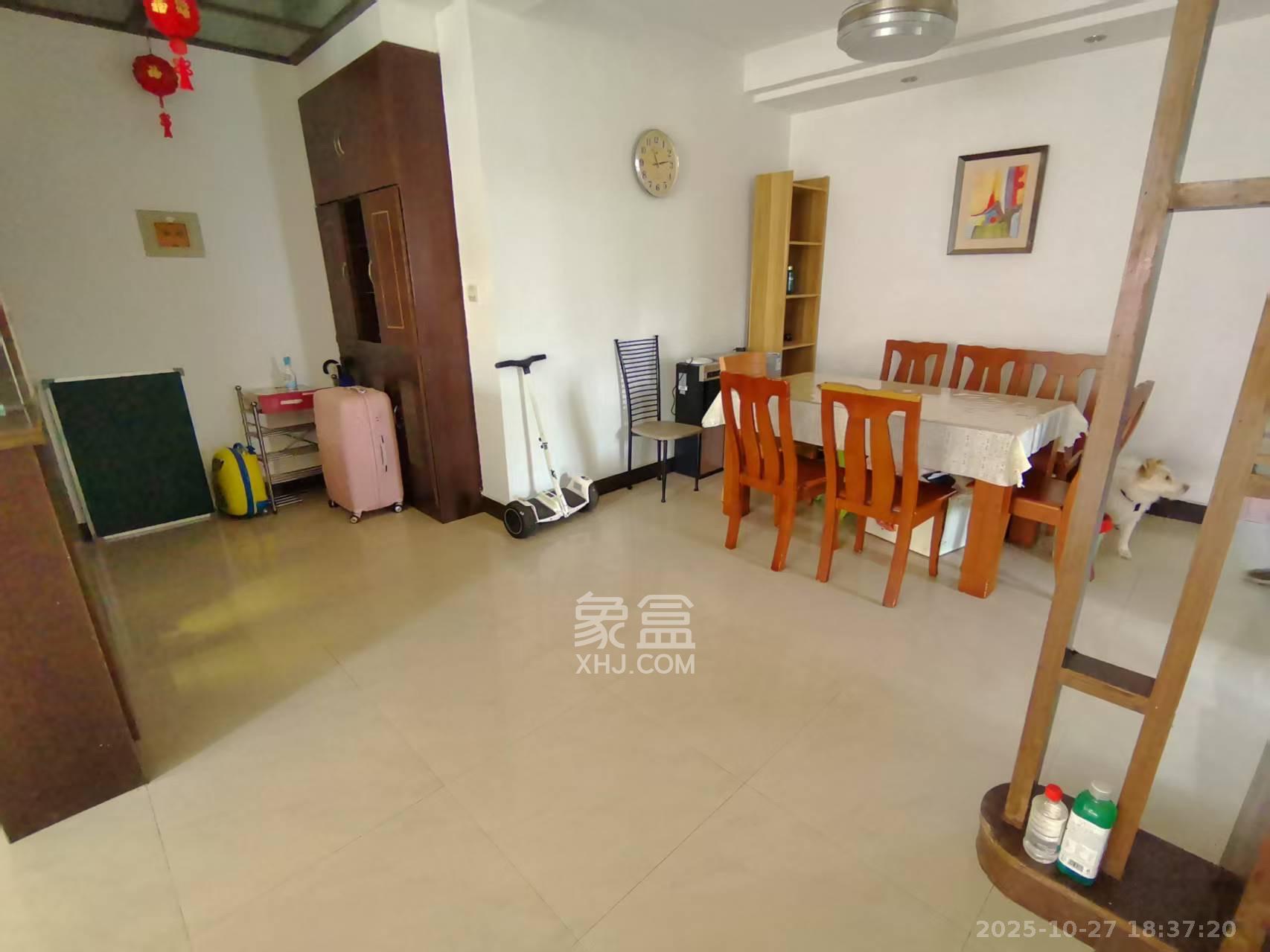 荷花园小区（安置房小区）  3室2厅1卫    2200.0元/月室内图