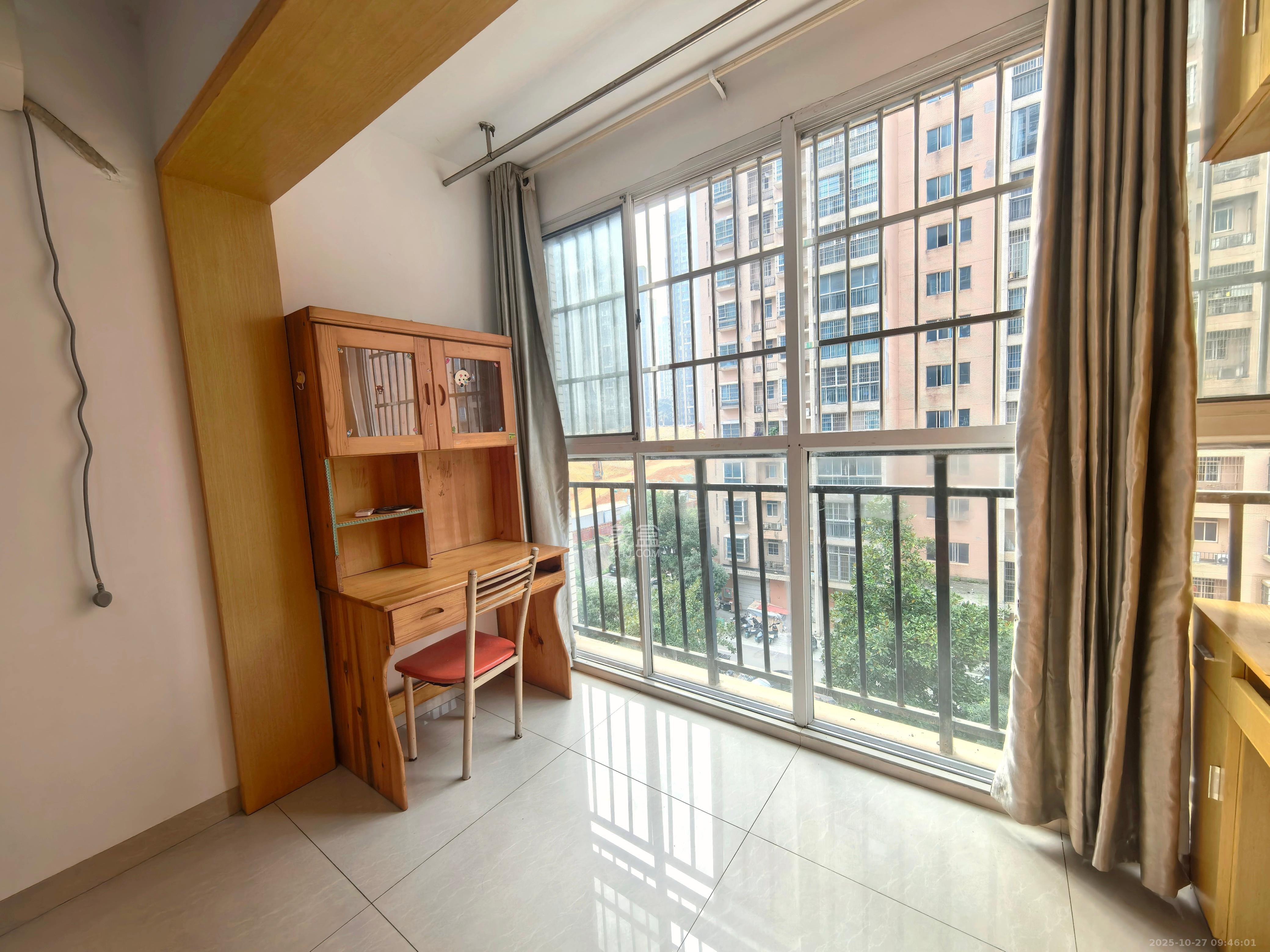 福满新城(新天安置小区) 3室2厅2卫 1700.0元/月 福满新城(新天安置小区) 3室2厅2卫 1700.0元/月室内图