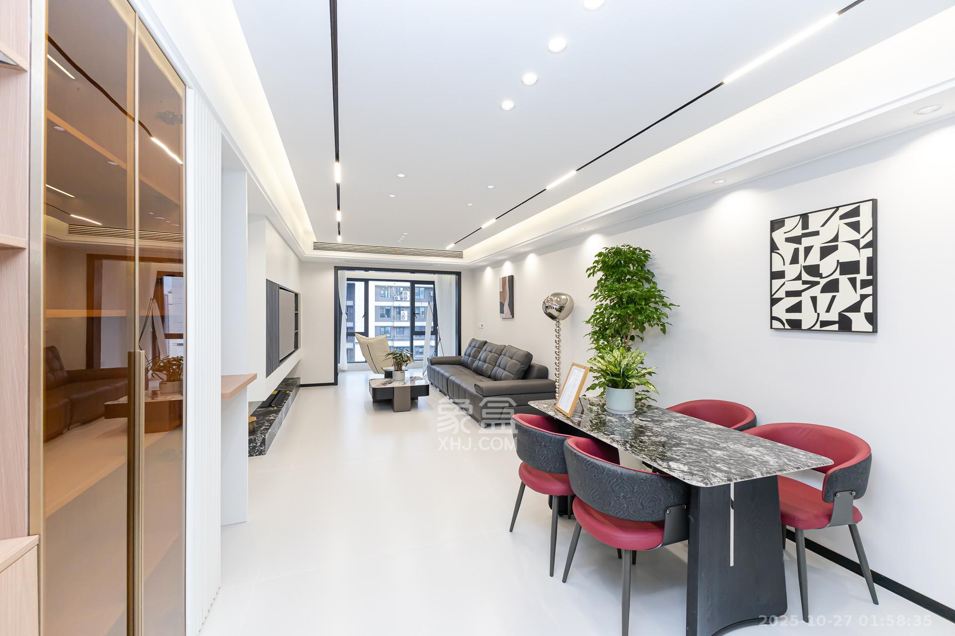 越秀湘江星汇城二期  4室2厅2卫    125.5万客厅