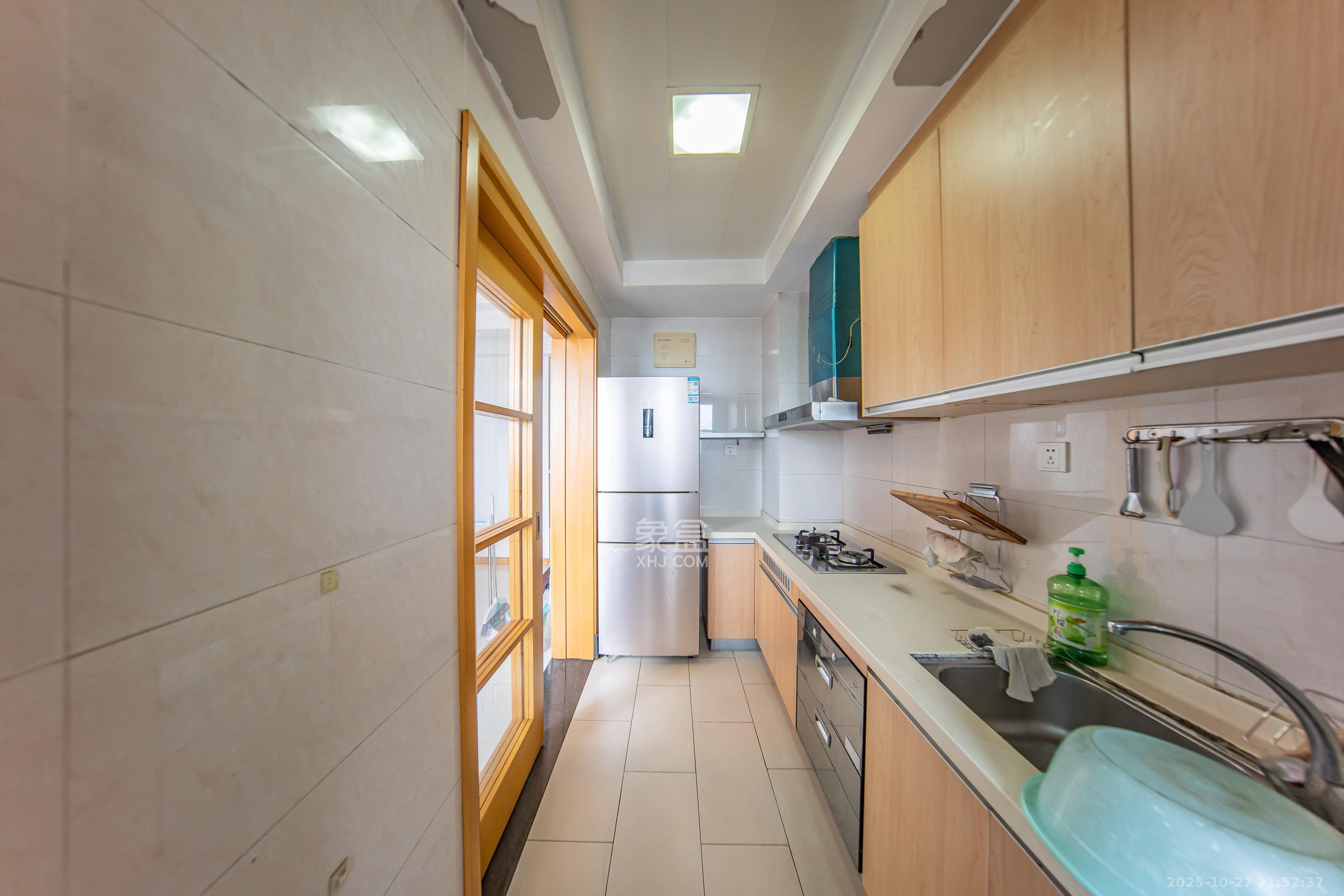 中海国际四期  3室2厅2卫    90.0万厨房