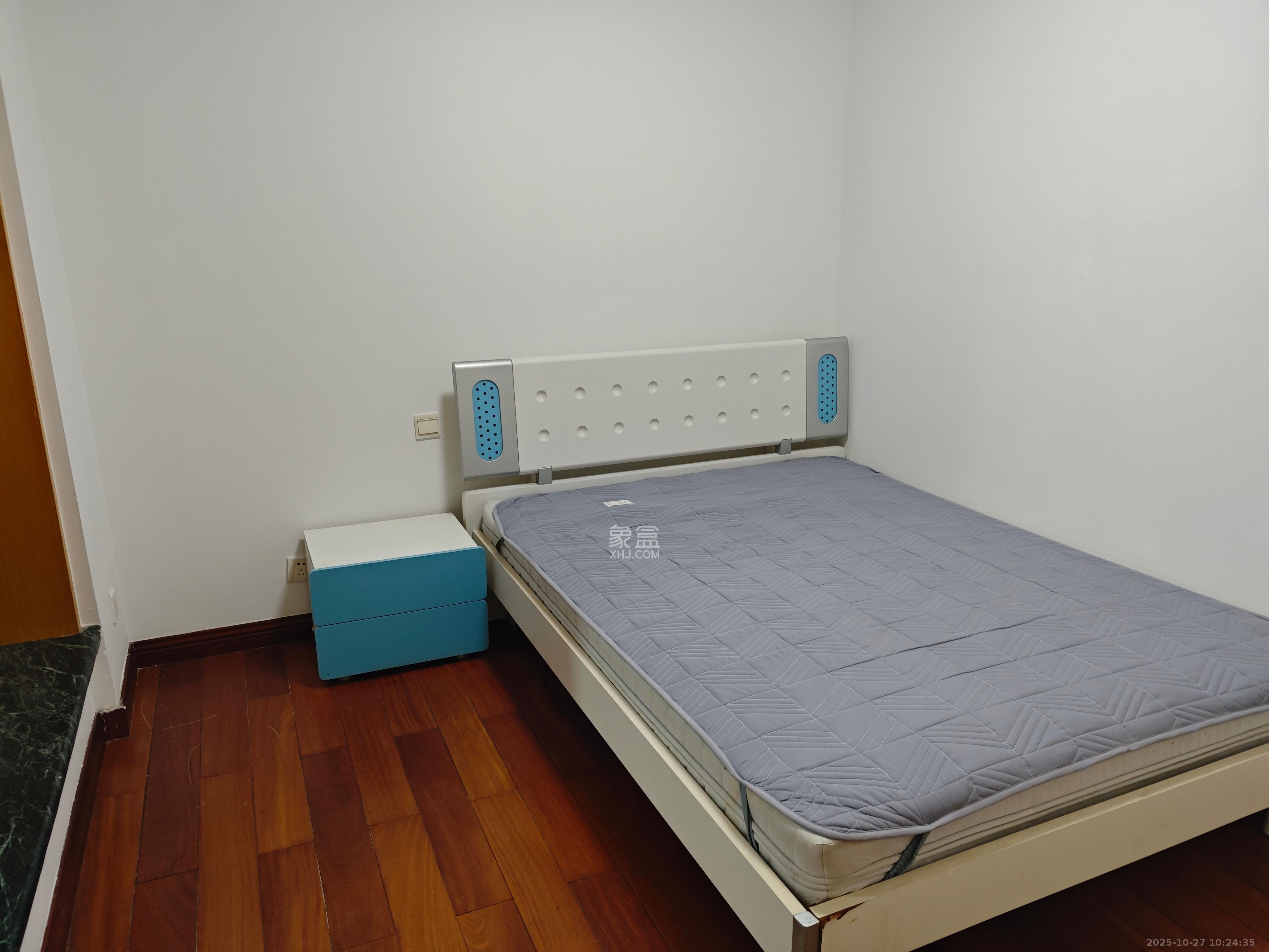 王府花园  3室2厅2卫    3300.0元/月室内图