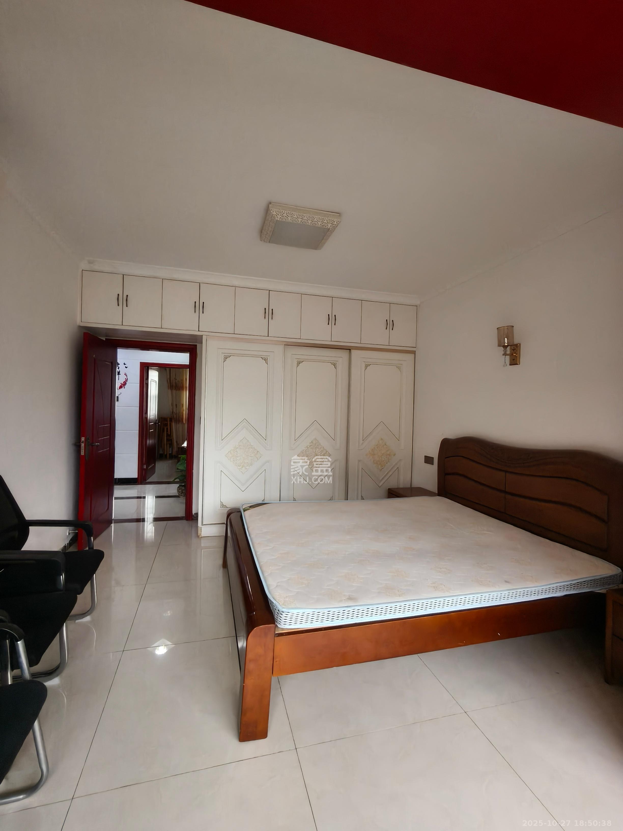 星城新宇黎锦苑 3室2厅2卫 2600.0元/月 星城新宇黎锦苑 3室2厅2卫 2600.0元/月室内图