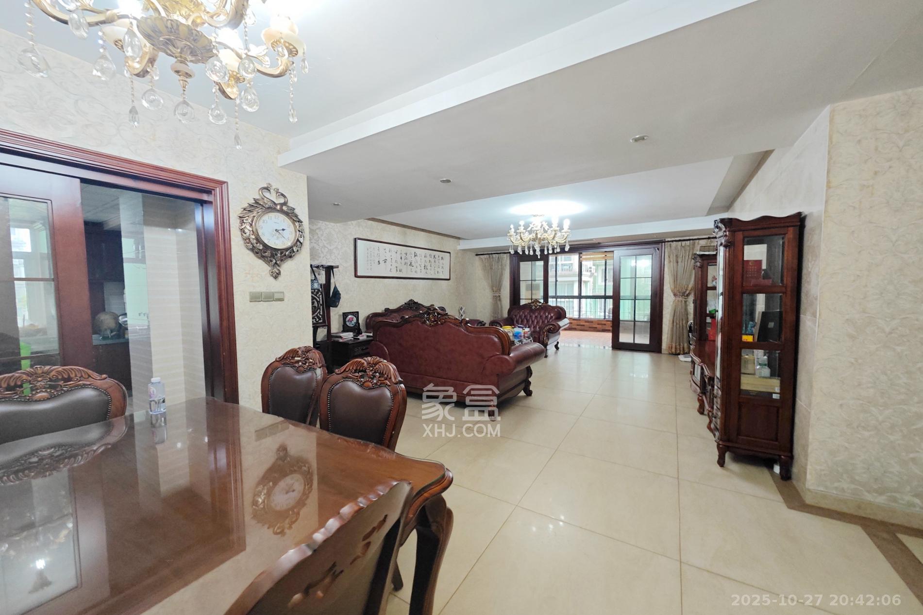 佳润新城（佳润新都）  4室2厅2卫    175.0万客厅