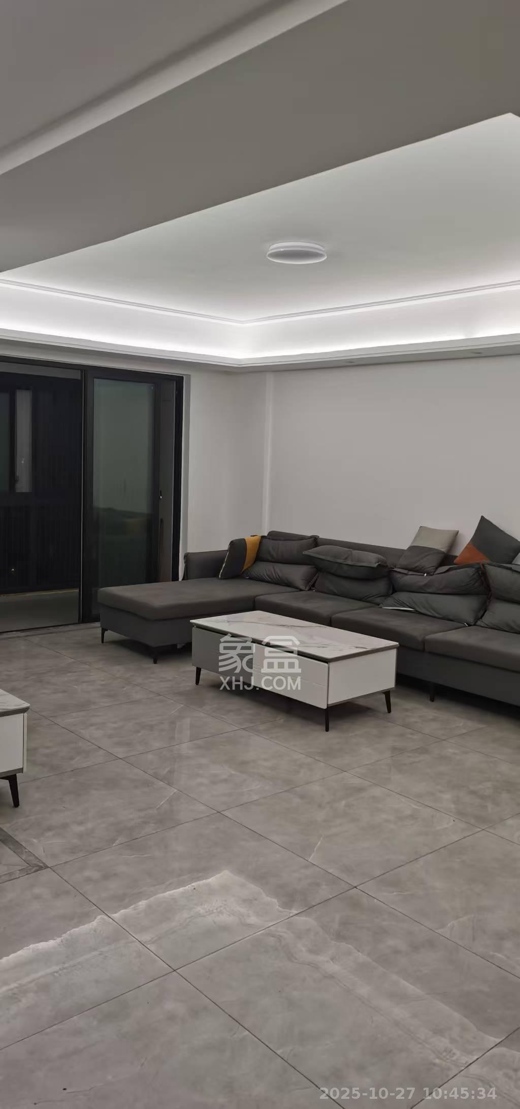 星城春晓  3室2厅2卫    2300.0元/月室内图