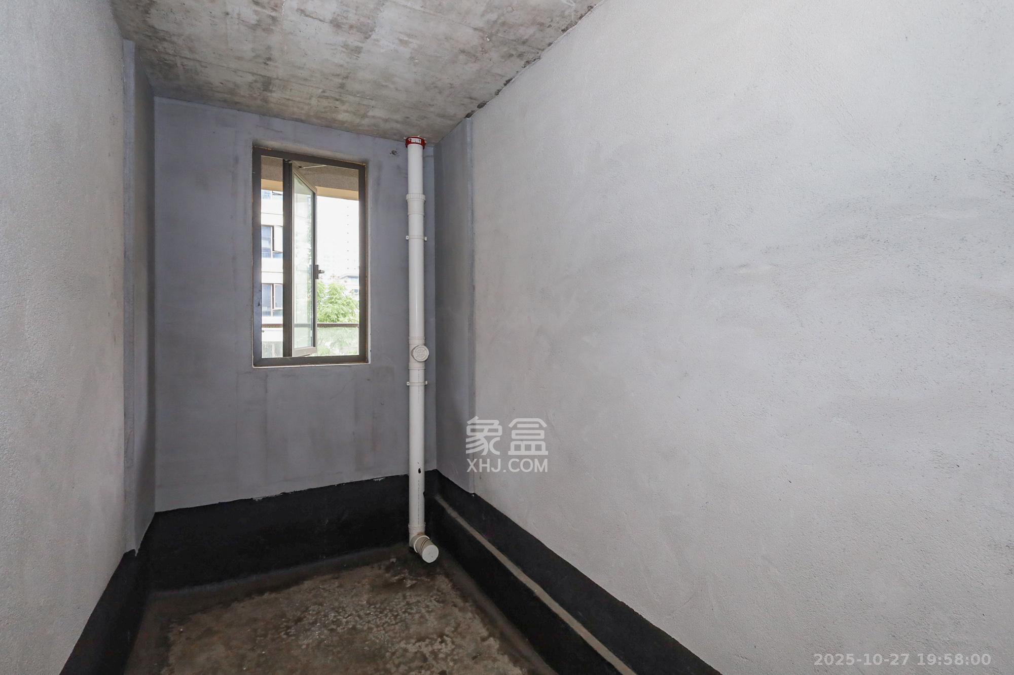 正荣滨江紫阙台  4室2厅2卫    348.0万 正荣滨江紫阙台  4室2厅2卫    348.0万卫生间