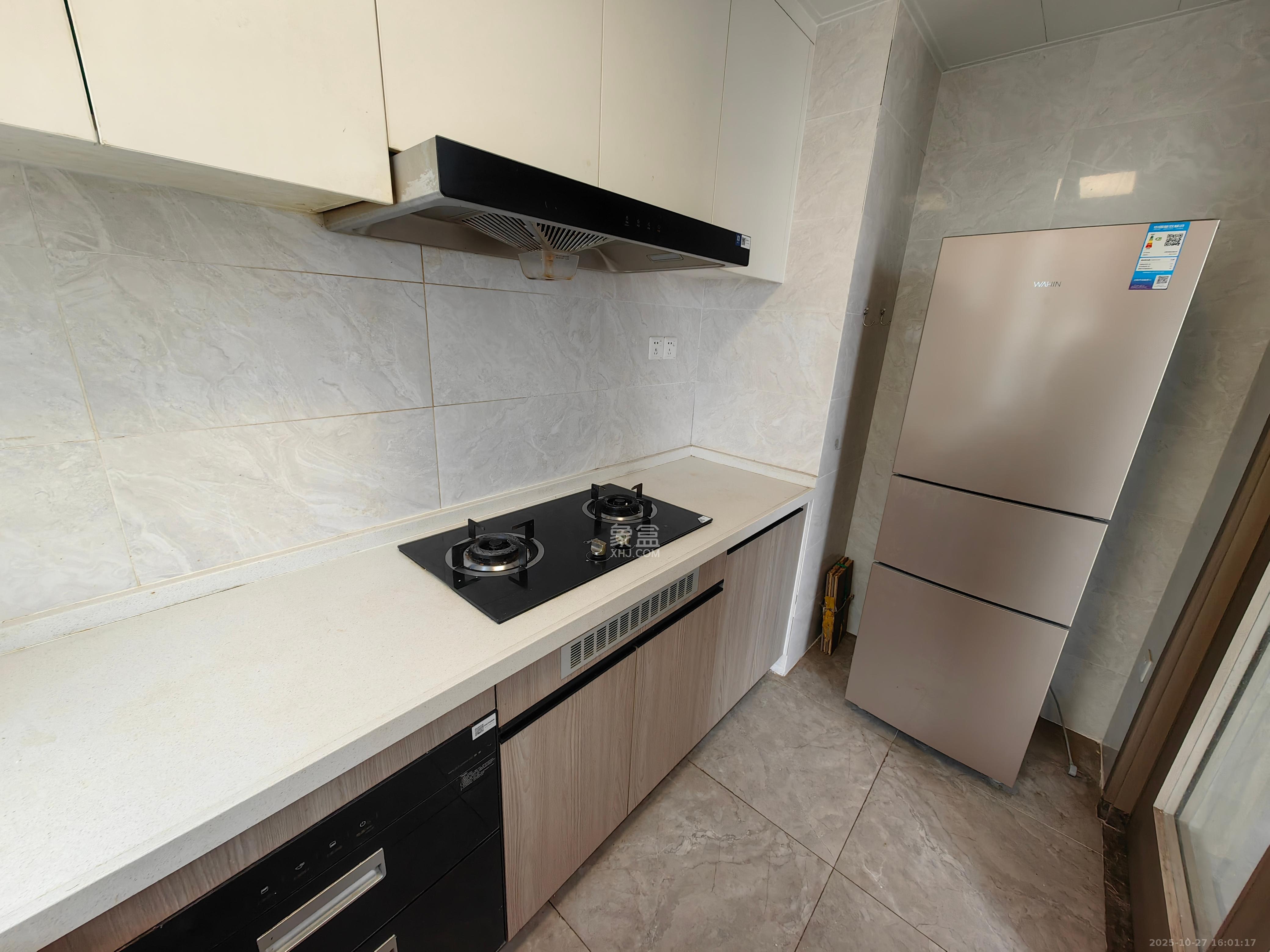 越秀亲爱里  4室2厅2卫    2700.0元/月 越秀亲爱里  4室2厅2卫    2700.0元/月室内图