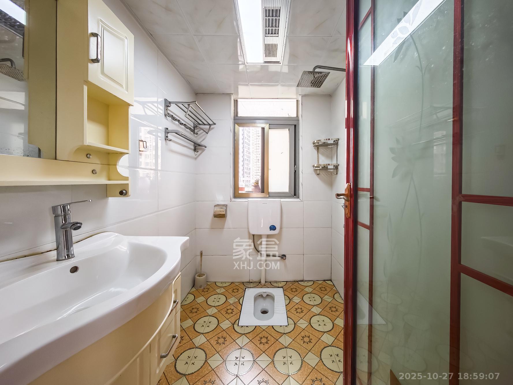 钱隆世家  3室2厅2卫    92.8万卫生间