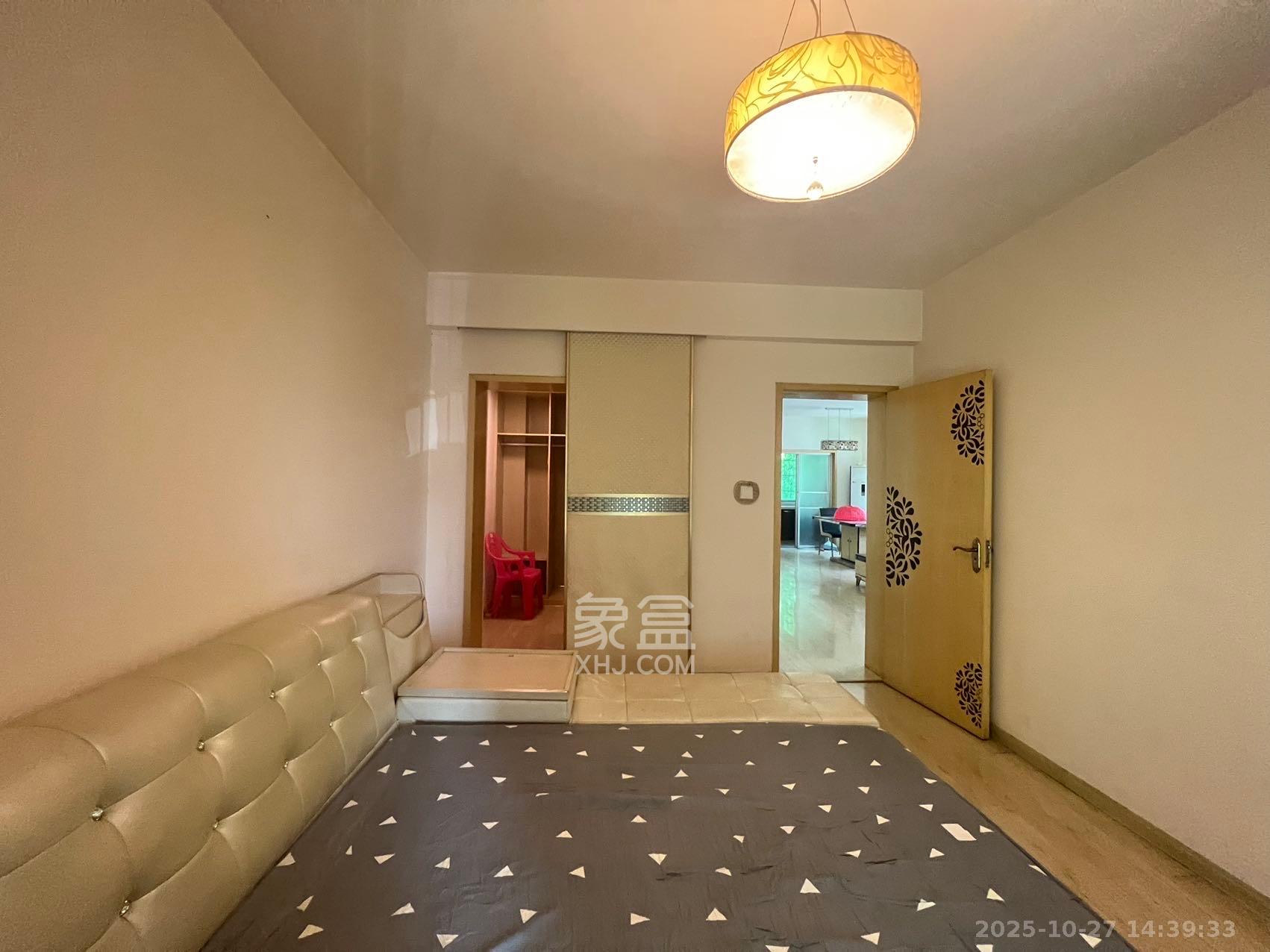 中南汽车世界  2室2厅1卫    1300.0元/月室内图