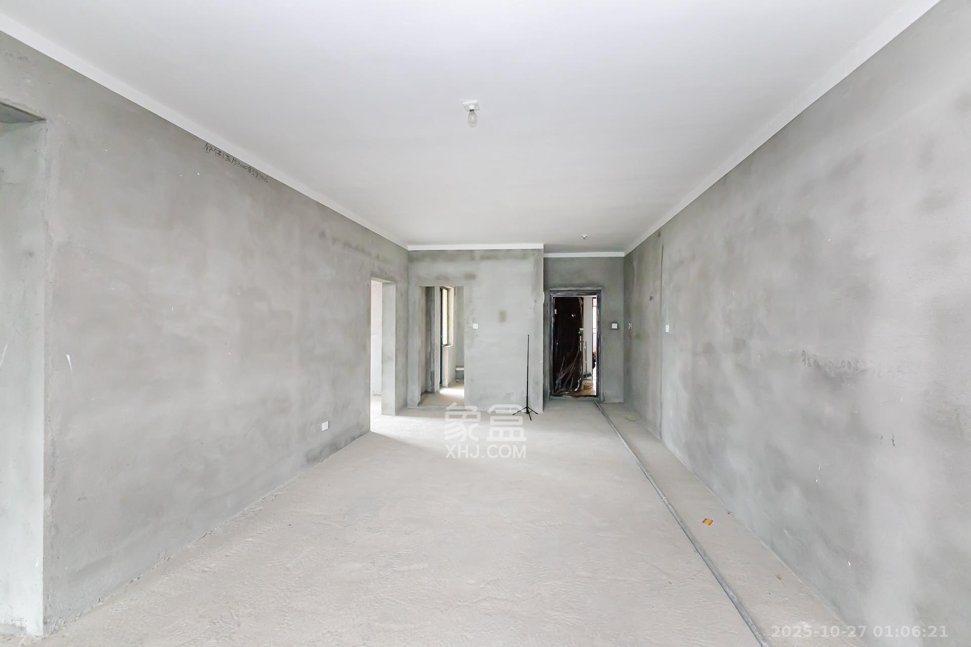 珠江东方明珠（新地东方明珠）三期  3室1厅2卫    59.8万客厅