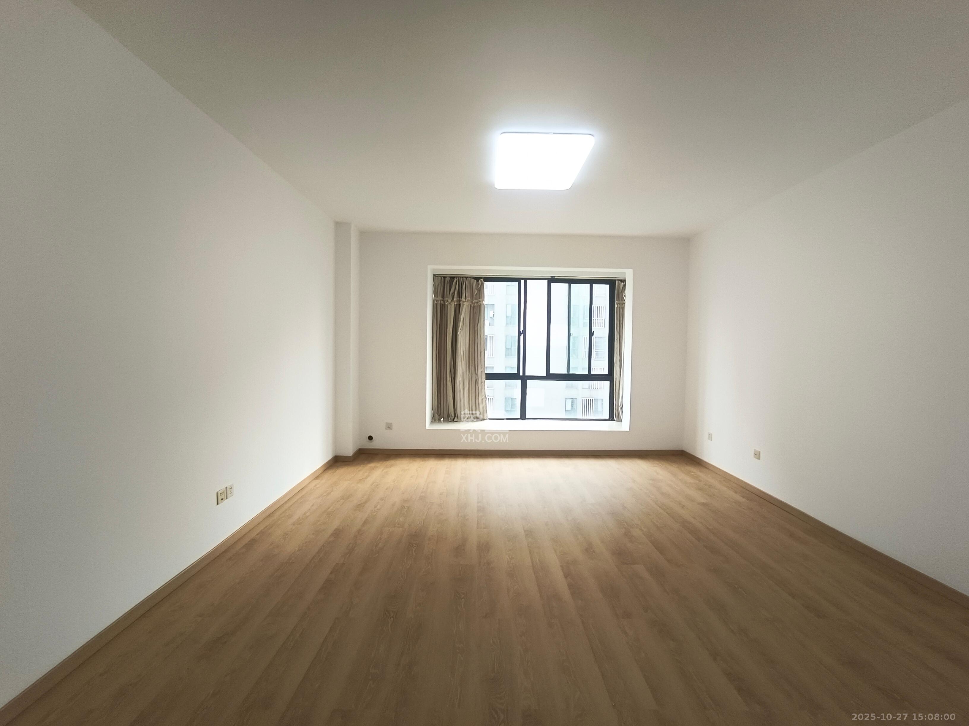 长大彩虹都  4室2厅2卫    3200.0元/月 长大彩虹都  4室2厅2卫    3200.0元/月