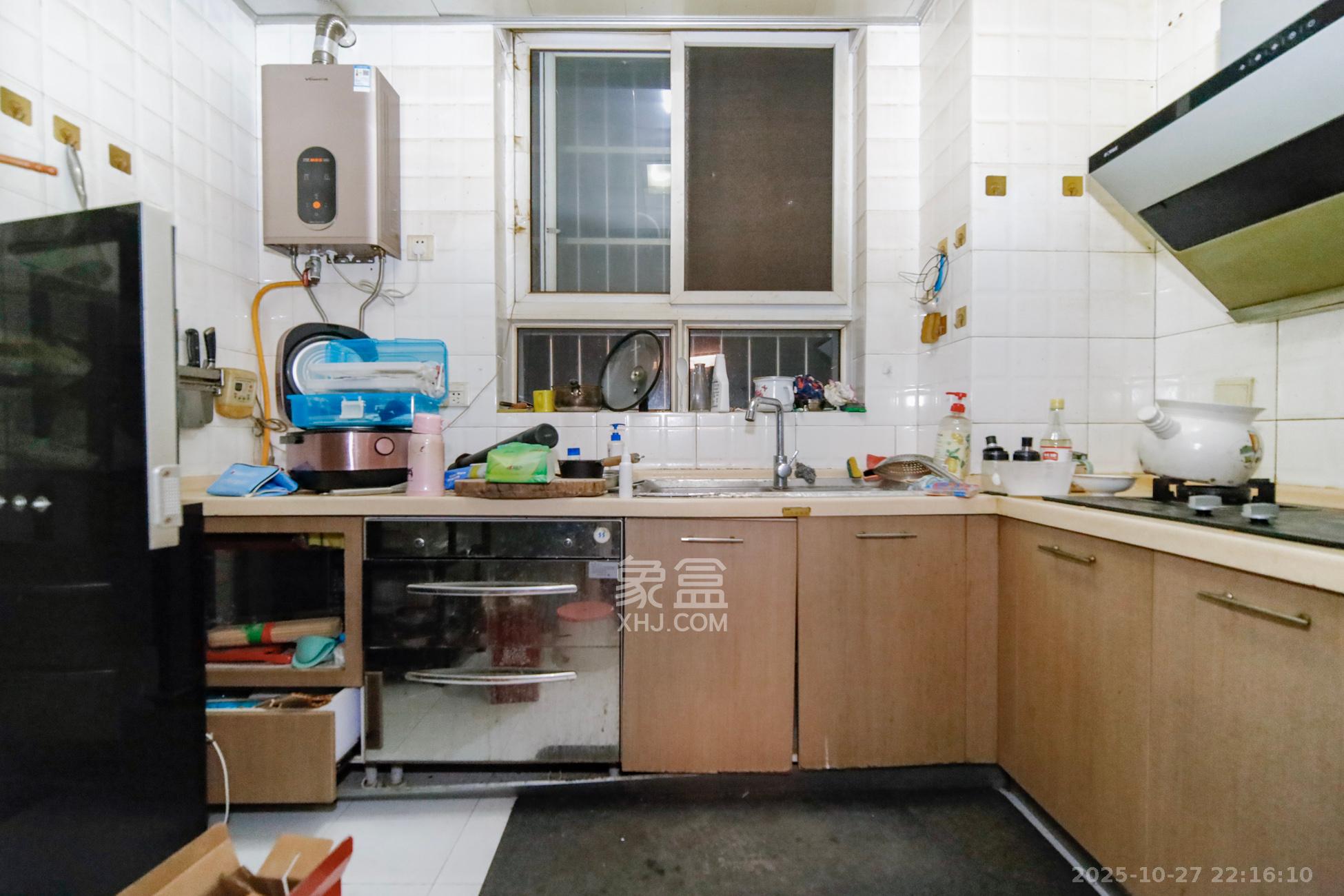 恒盛佳苑  3室2厅1卫    43.0万厨房