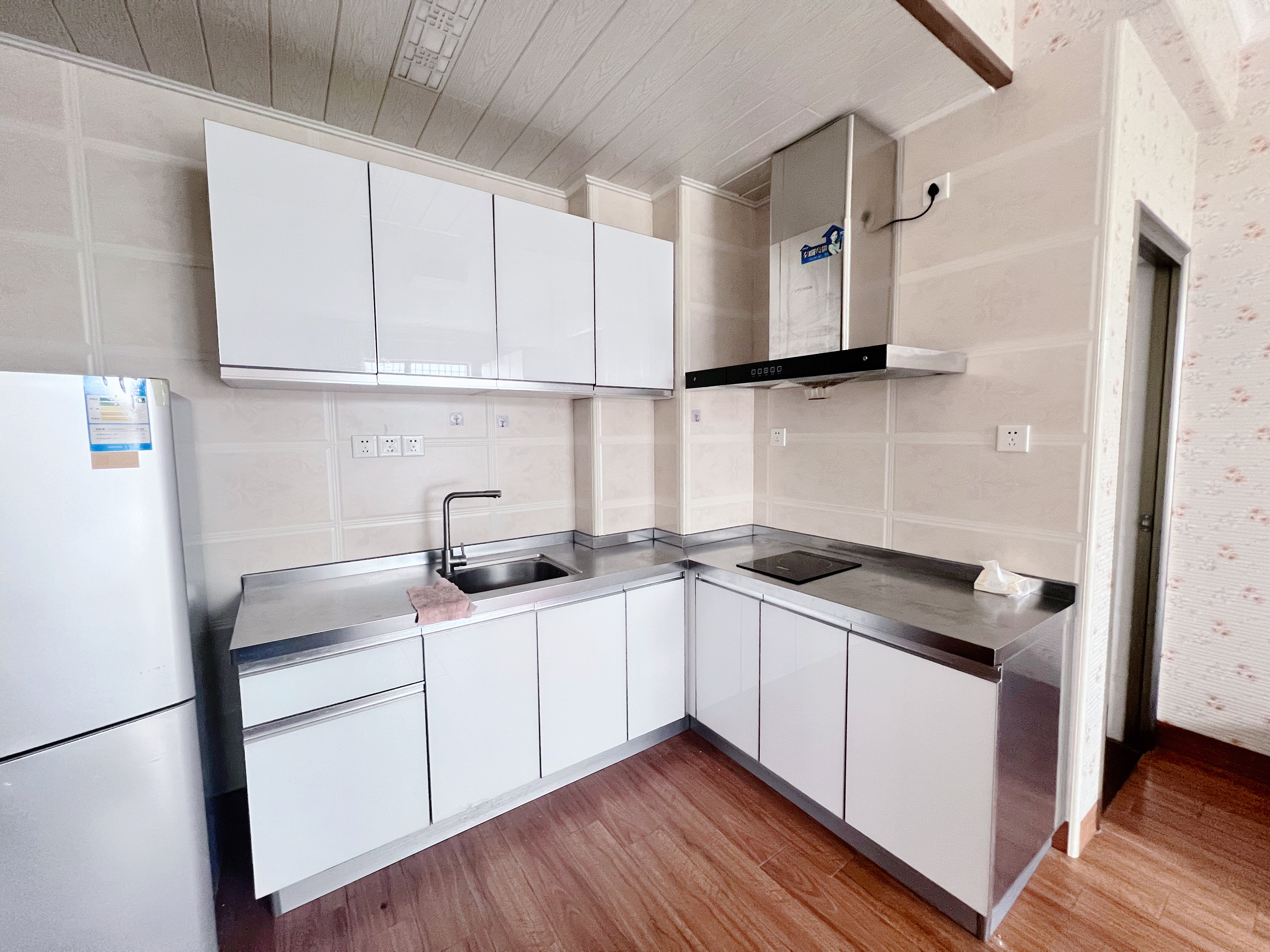 海阔天空-国瑞城四期(爵仕苑) 1室0厅1卫 2000.0元/月 海阔天空-国瑞城四期(爵仕苑) 1室0厅1卫 2000.0元/月室内图