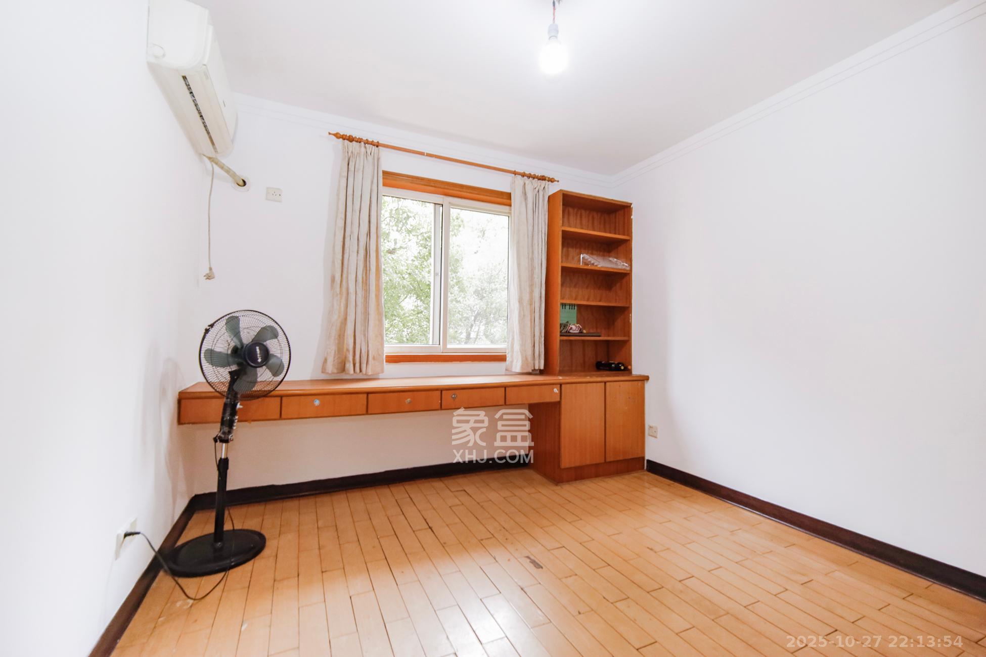 融城花苑  3室2厅2卫    56.8万卧室