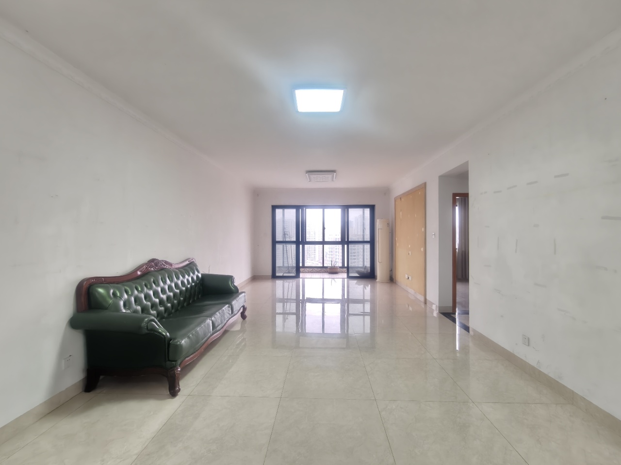 洛杉矶城  3室2厅2卫    3800.0元/月