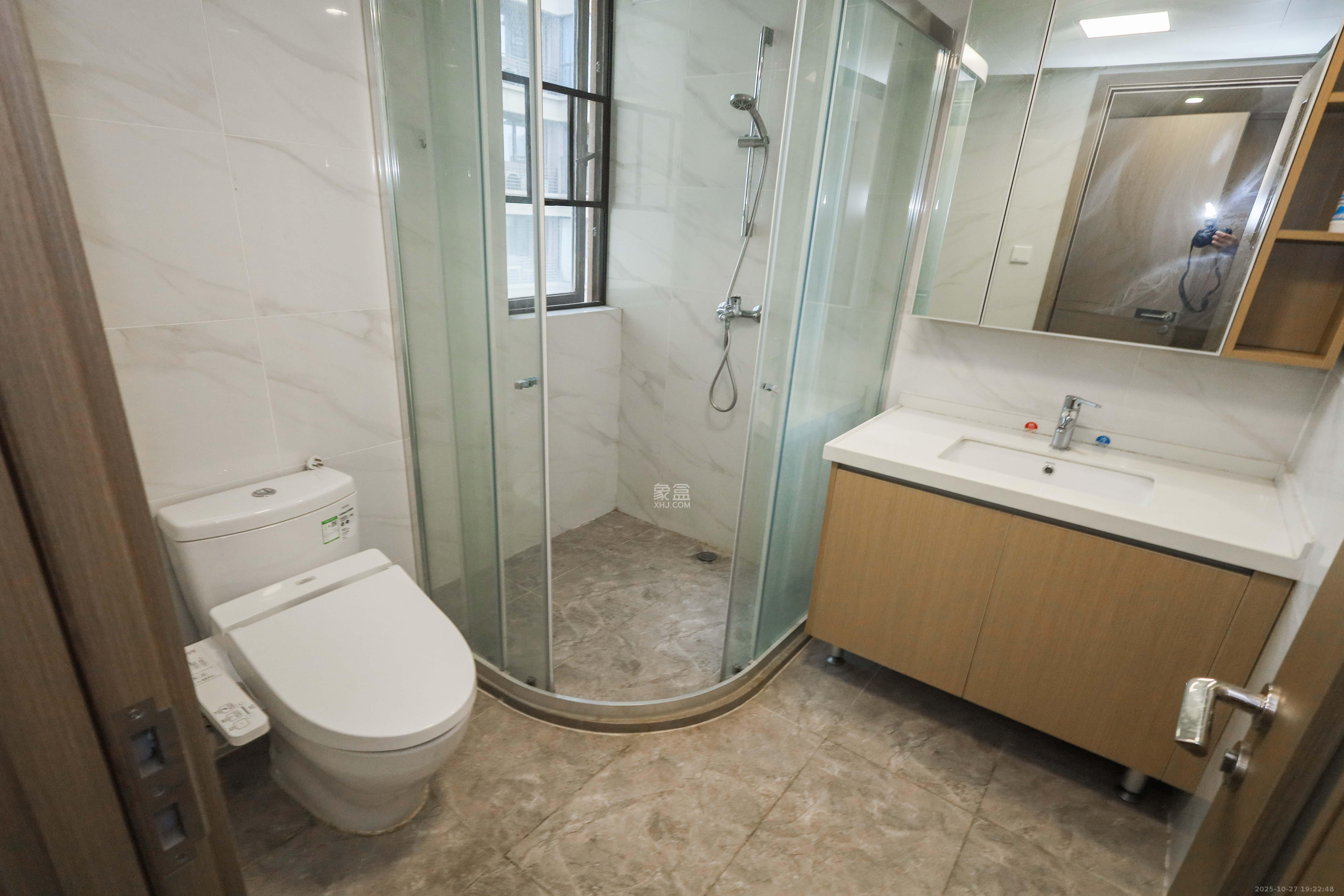 招商华发依云曦城  4室2厅2卫    168.0万卫生间